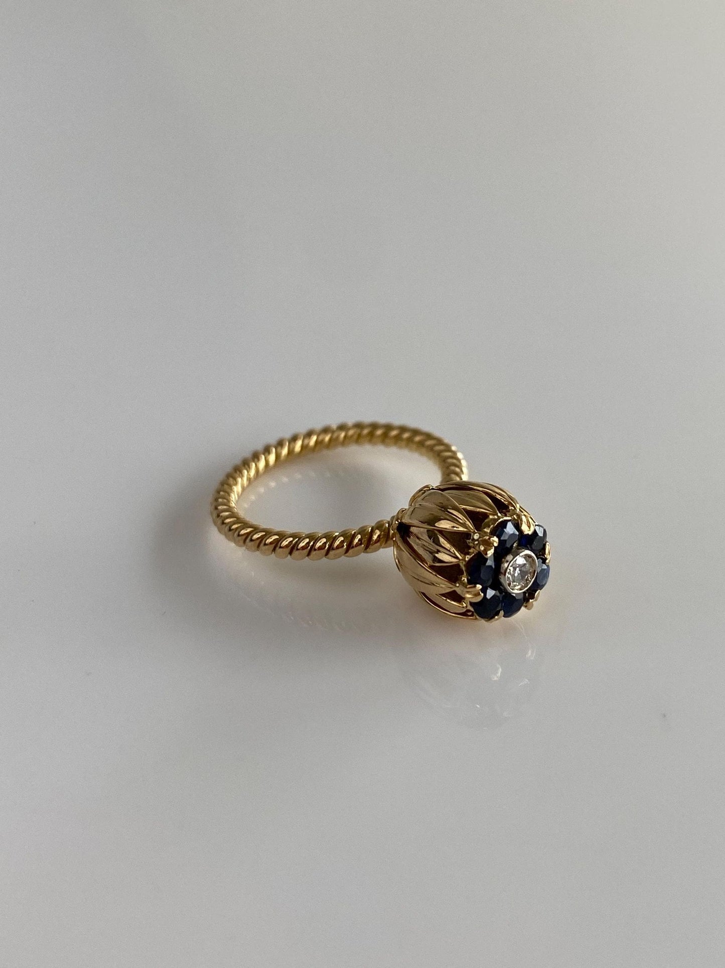 Vintage Solid 18k Yellow Gold Blue Sapphire Halo Diamond Flower Ring - Size 4.25