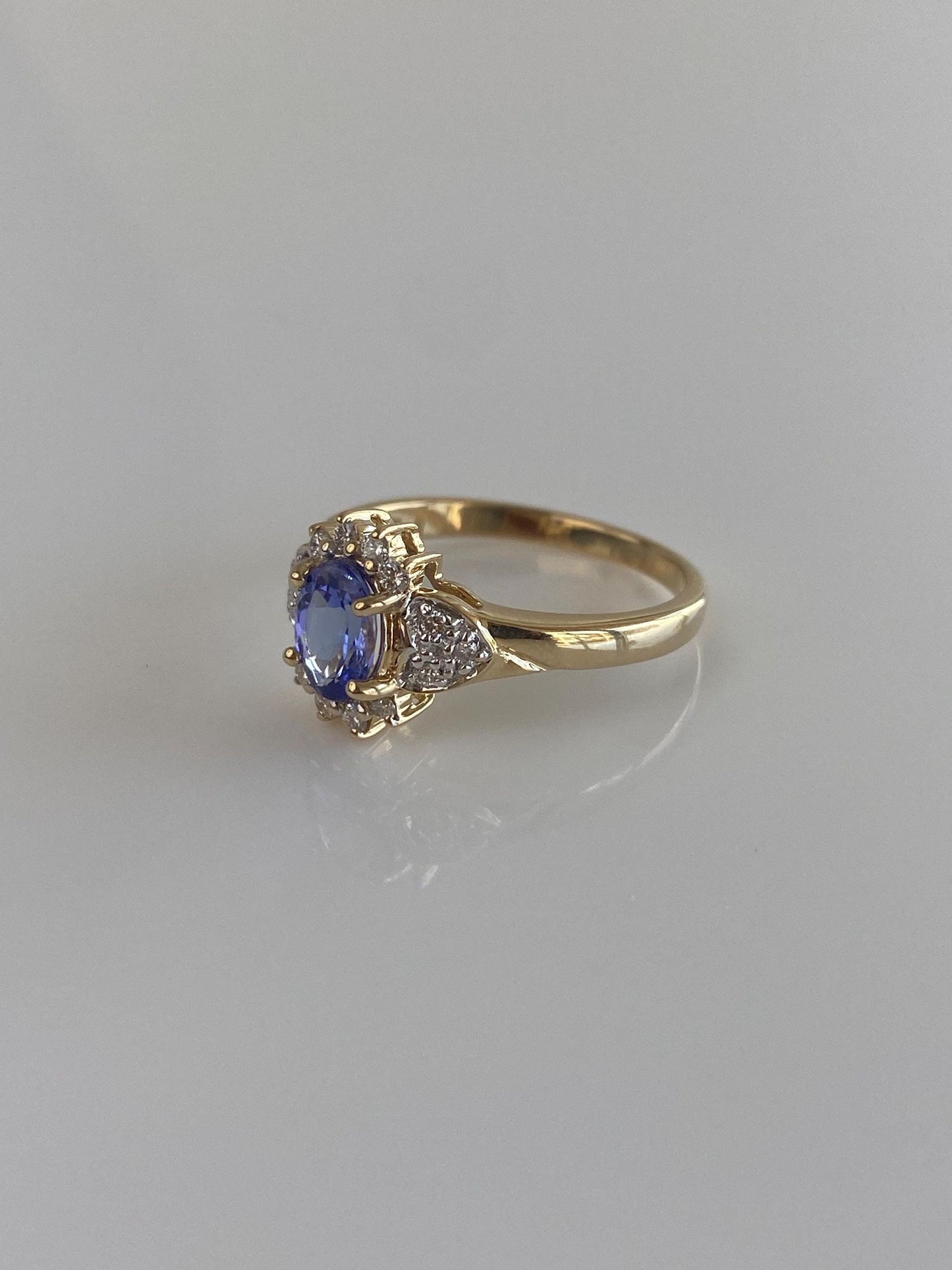 Vintage Solid 14k White & Yellow Gold Tanzanite Diamonds Ring - Size 7