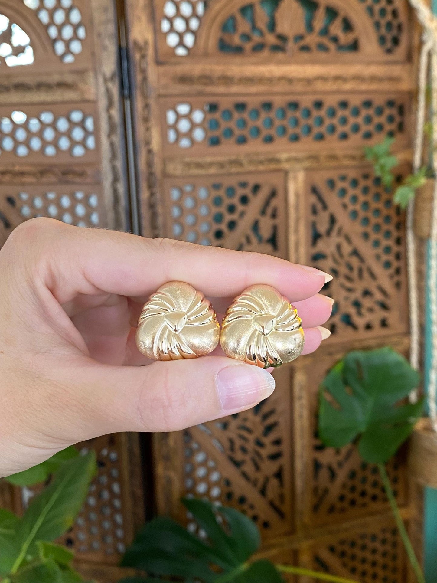 Vintage 14k Yellow Gold Designed Domed Stud Earrings