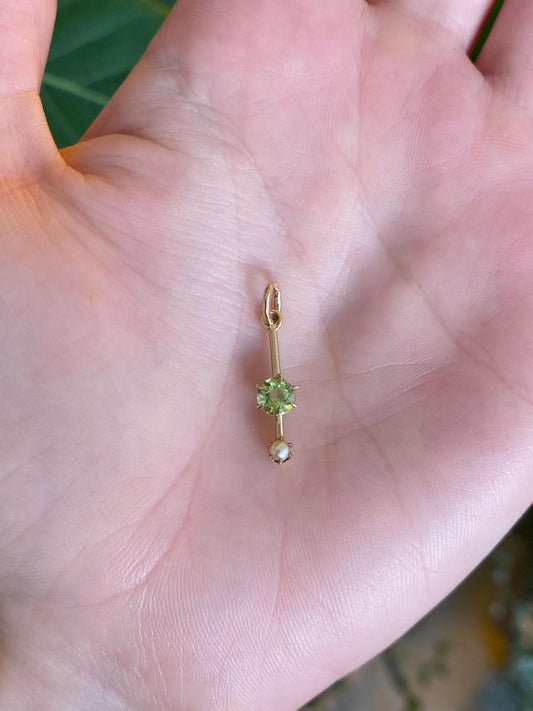 Vintage Solid 14k Yellow Gold Peridot Pearl Charm