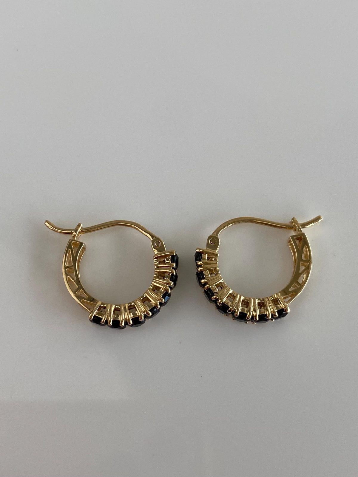 Vintage Solid 14k Yellow Gold Black Onyx Open Work Hoop Earrings