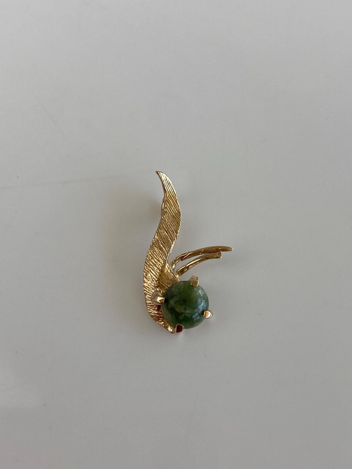 Vintage Solid 14k Yellow Gold Nephrite Twist Charm