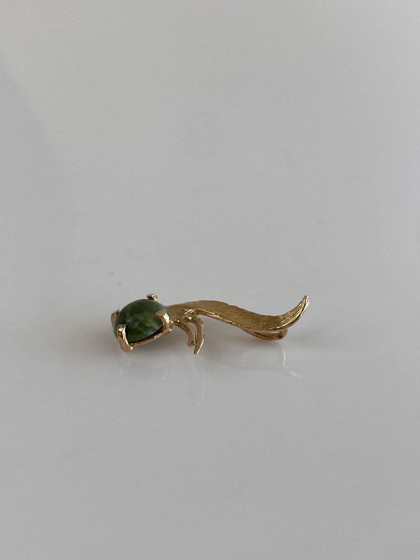 Vintage Solid 14k Yellow Gold Nephrite Twist Charm