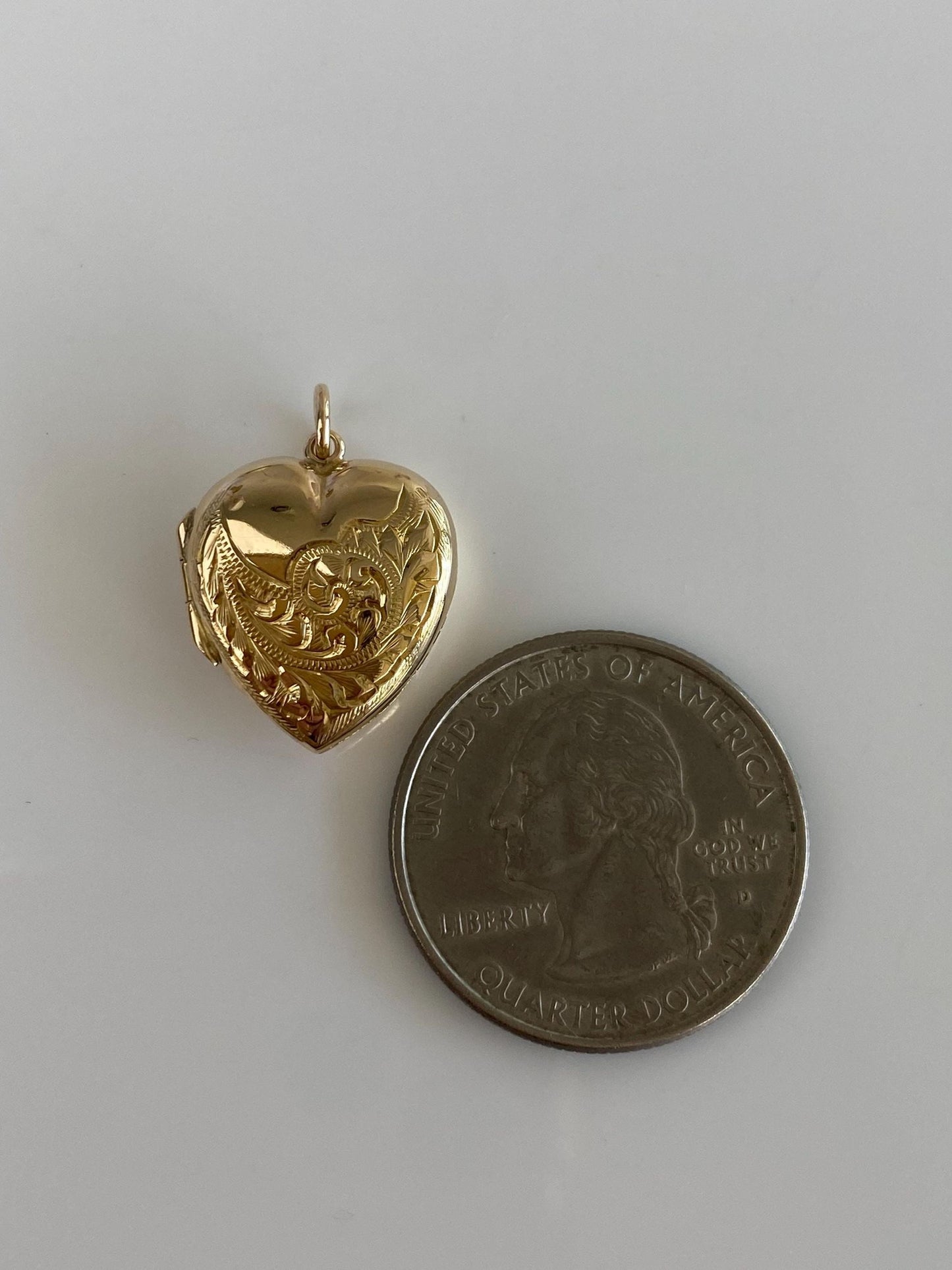 Vintage Solid 9k Yellow Gold Back & Front Shell Engraved Floral Heart Locket Charm
