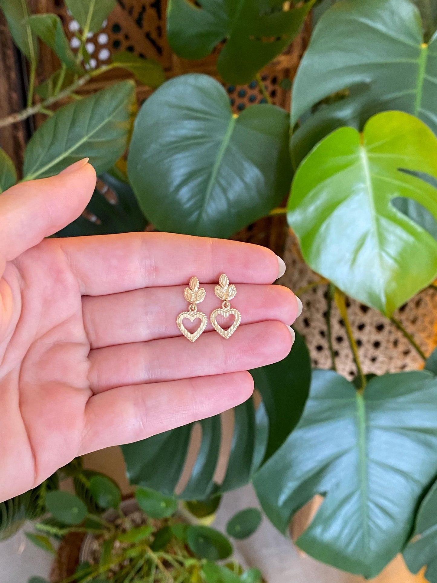Vintage Solid 14k Yellow Gold Diamond Cut Heart Leaves Dangle Stud Earrings