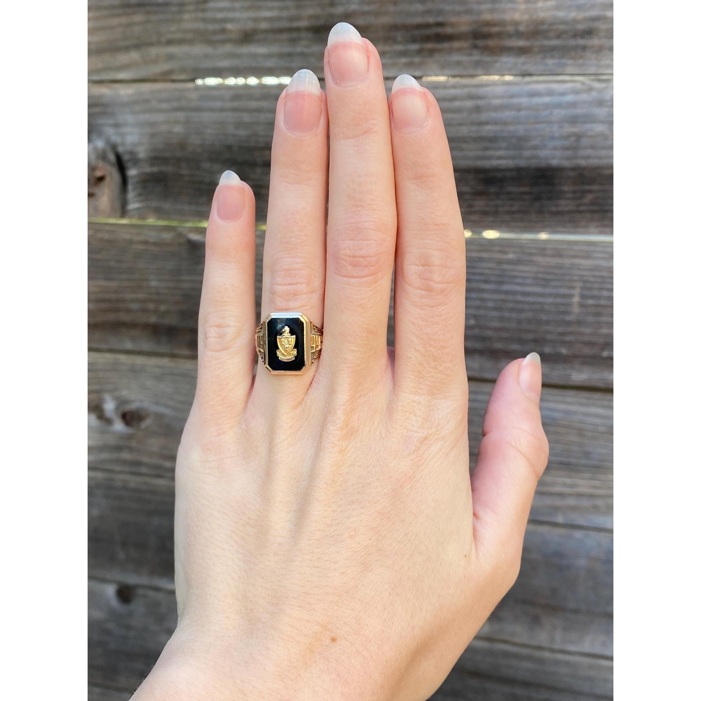 Vintage Solid 10k Yellow Gold Onyx 1944 Class Ring - Size 5.75