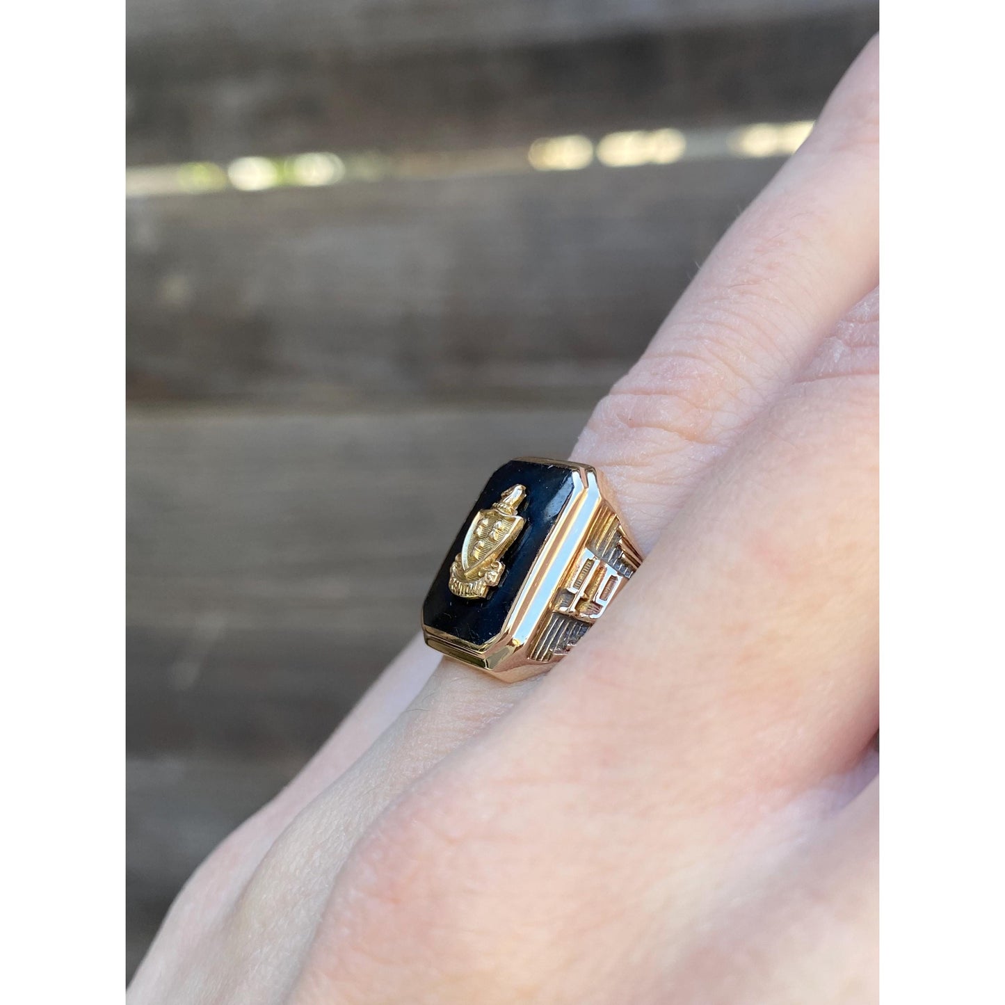 Vintage Solid 10k Yellow Gold Onyx 1944 Class Ring - Size 5.75