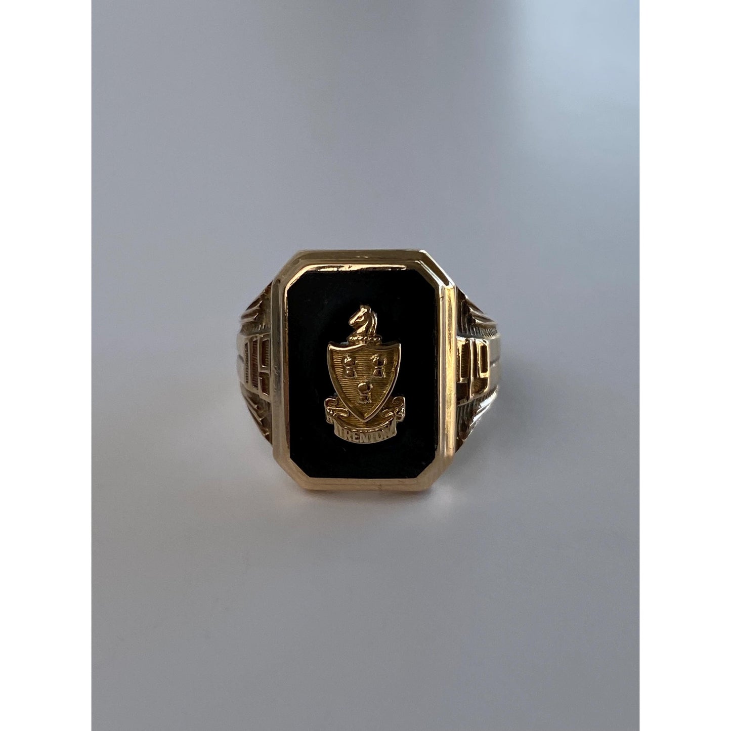 Vintage Solid 10k Yellow Gold Onyx 1944 Class Ring - Size 5.75