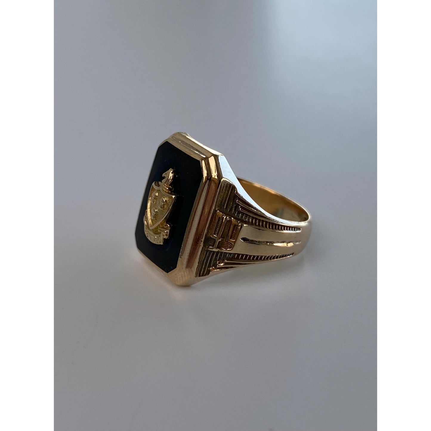 Vintage Solid 10k Yellow Gold Onyx 1944 Class Ring - Size 5.75