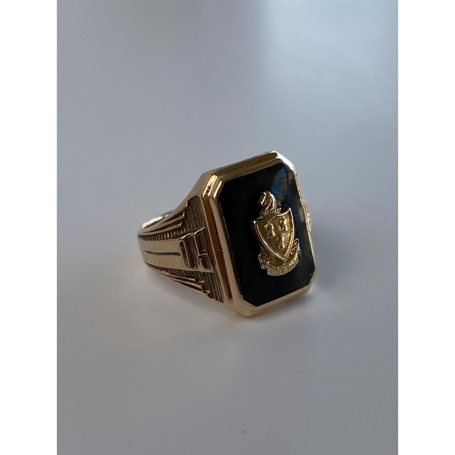 Vintage Solid 10k Yellow Gold Onyx 1944 Class Ring - Size 5.75