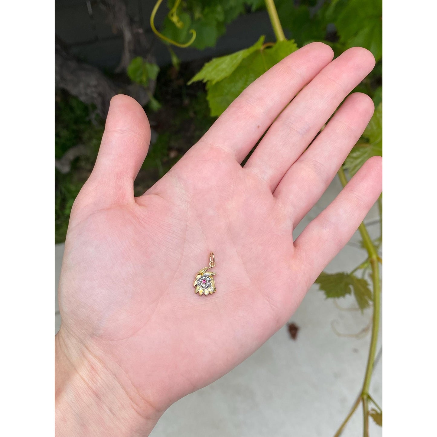 Vintage Solid 18k Yellow Gold Clear Sapphire Red Stone Parrot Head Charm