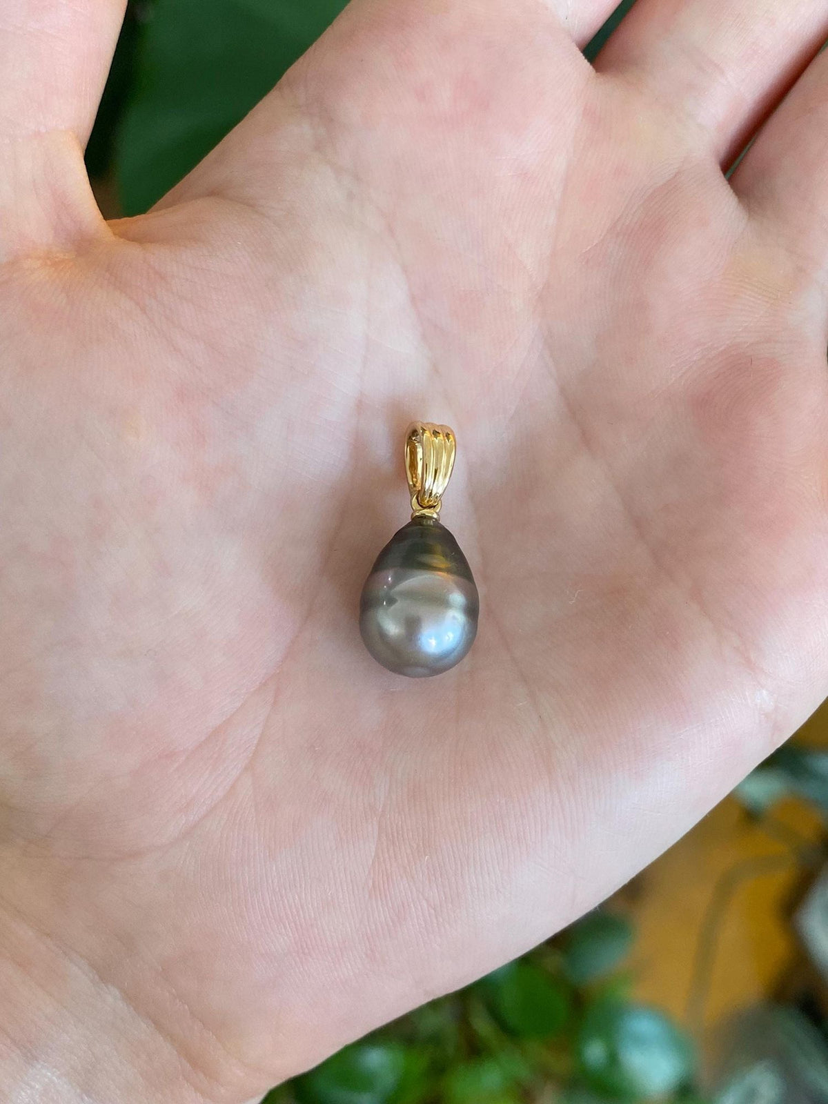 Vintage Solid 18k Yellow Gold Peacock Baroque Pearl Charm