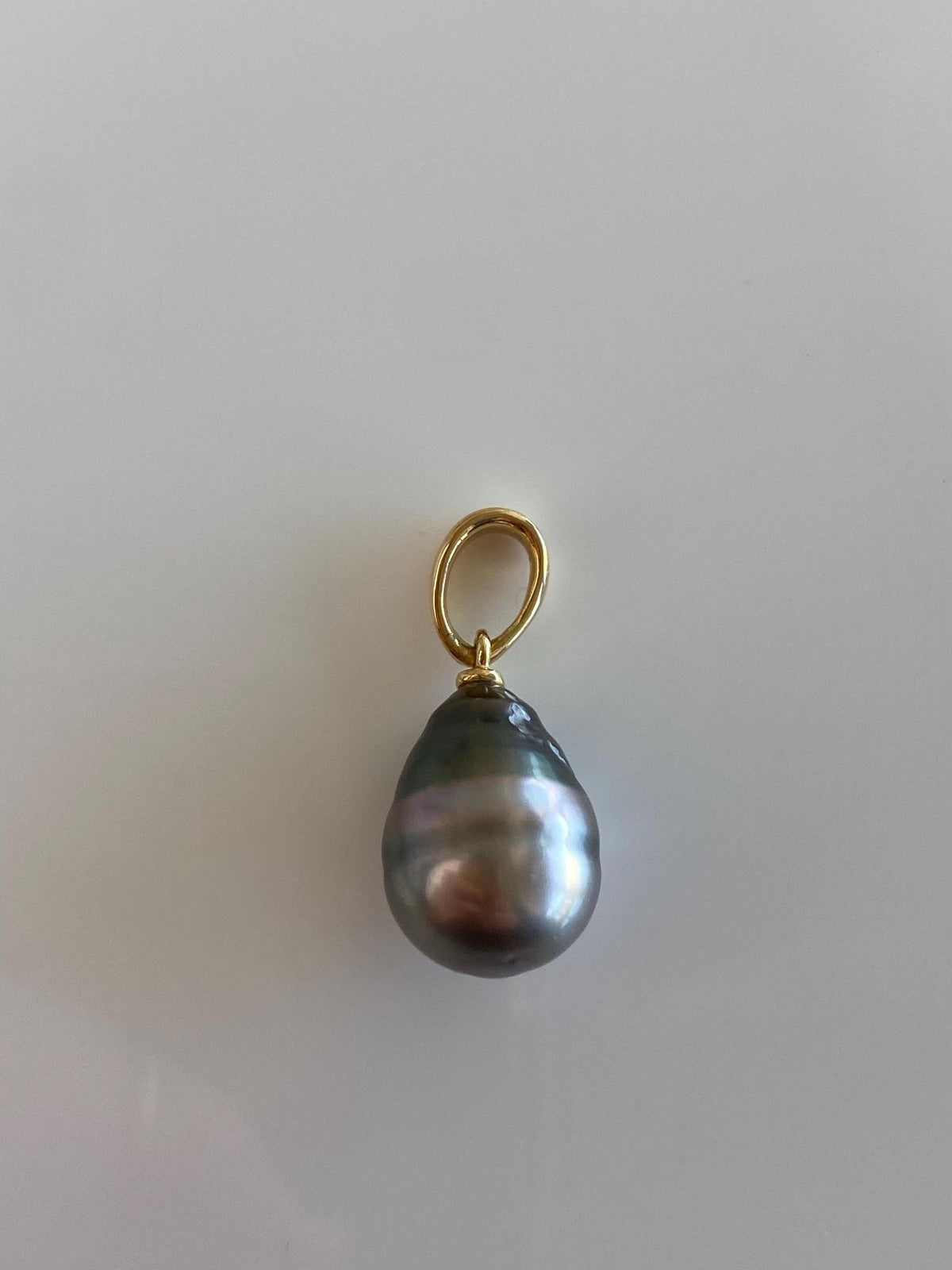 Vintage Solid 18k Yellow Gold Peacock Baroque Pearl Charm