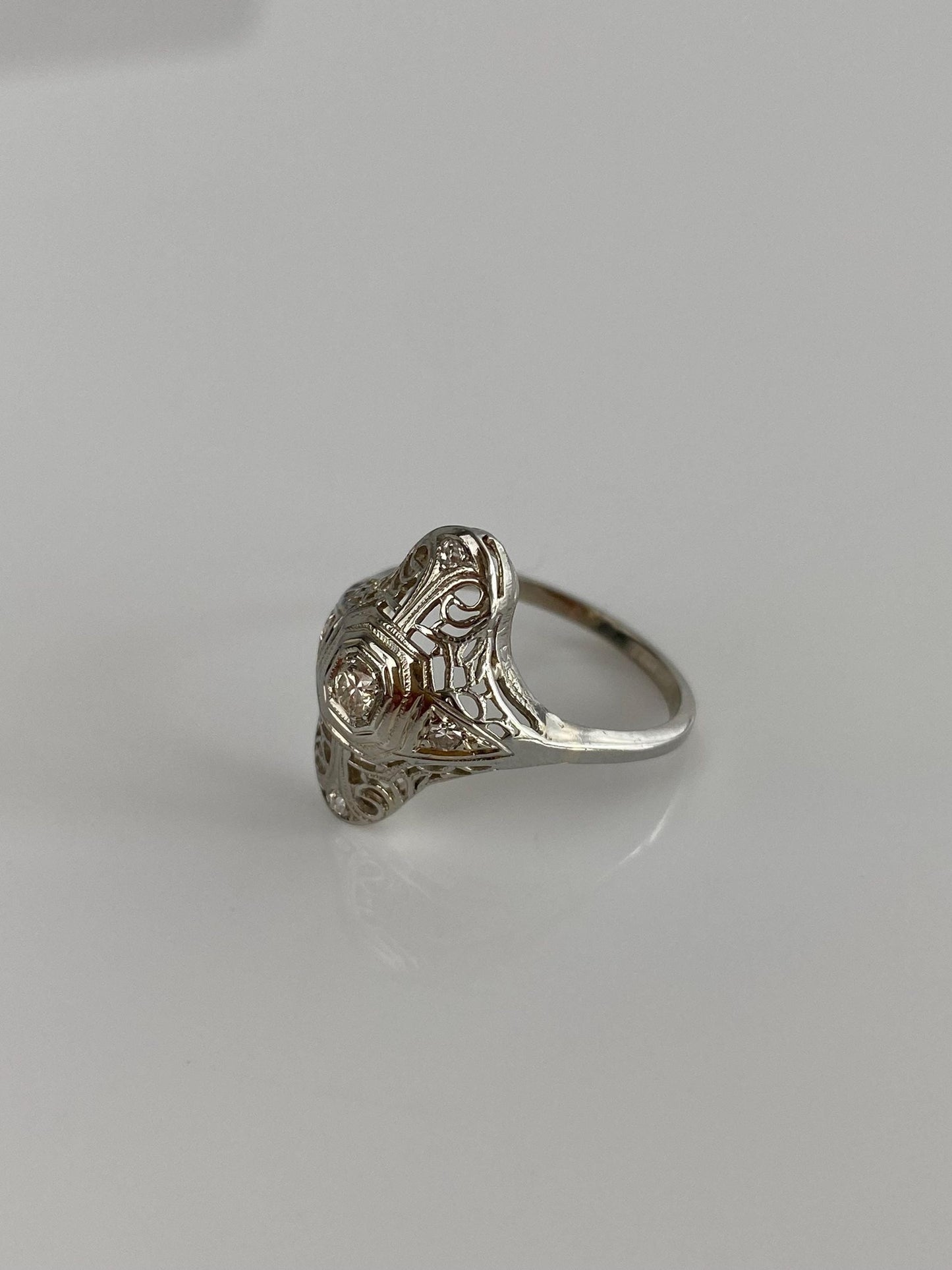 Vintage Solid 18k White Gold Diamond Art Deco Ring - Size 6