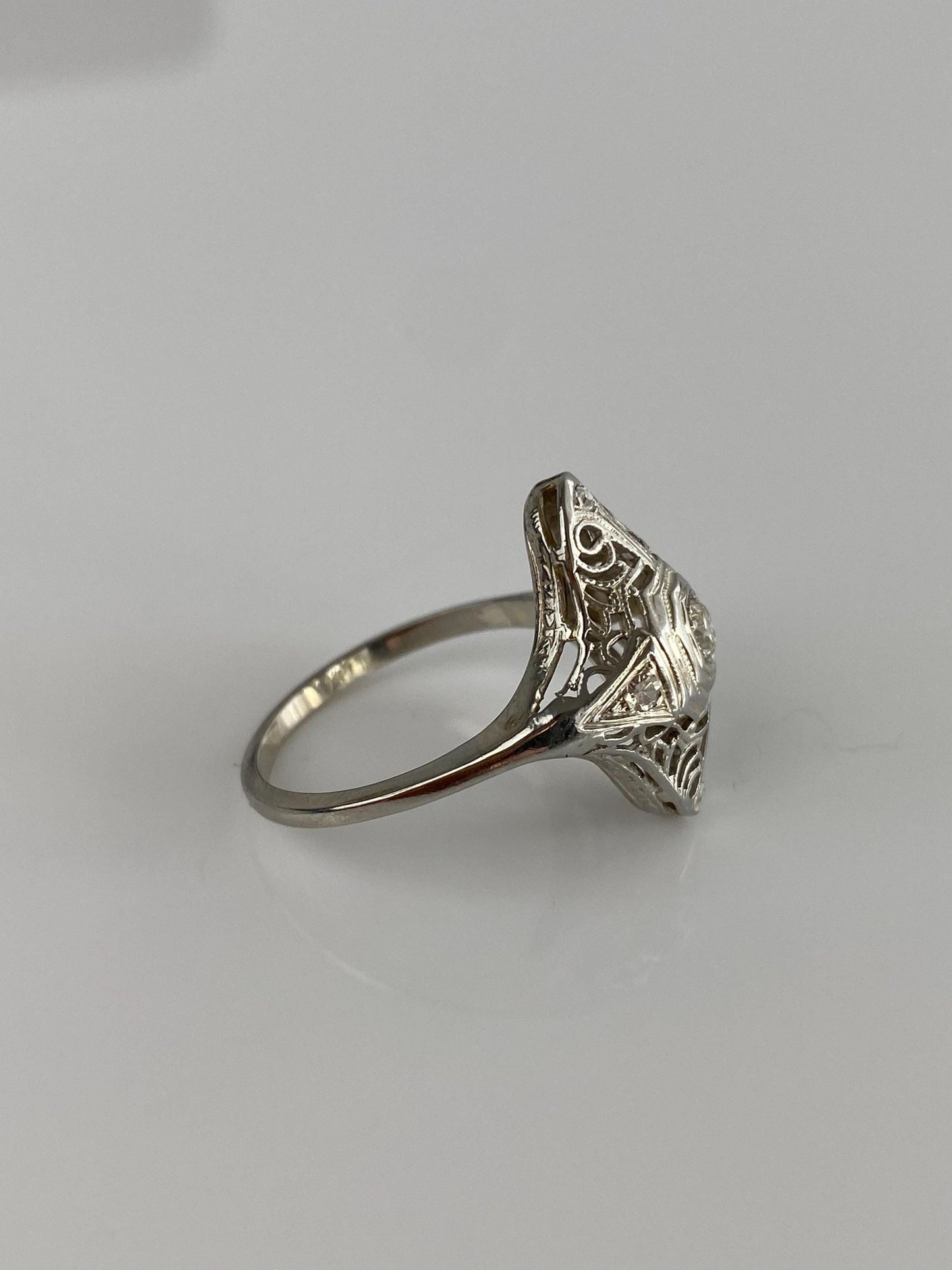 Vintage Solid 18k White Gold Diamond Art Deco Ring - Size 6