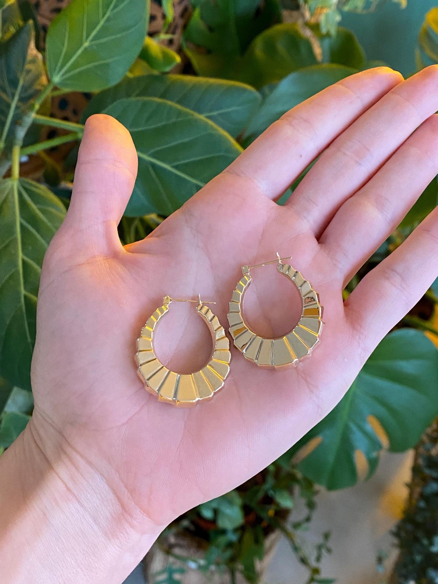 Vintage 14k Yellow Gold Fluted Hoop Earrings