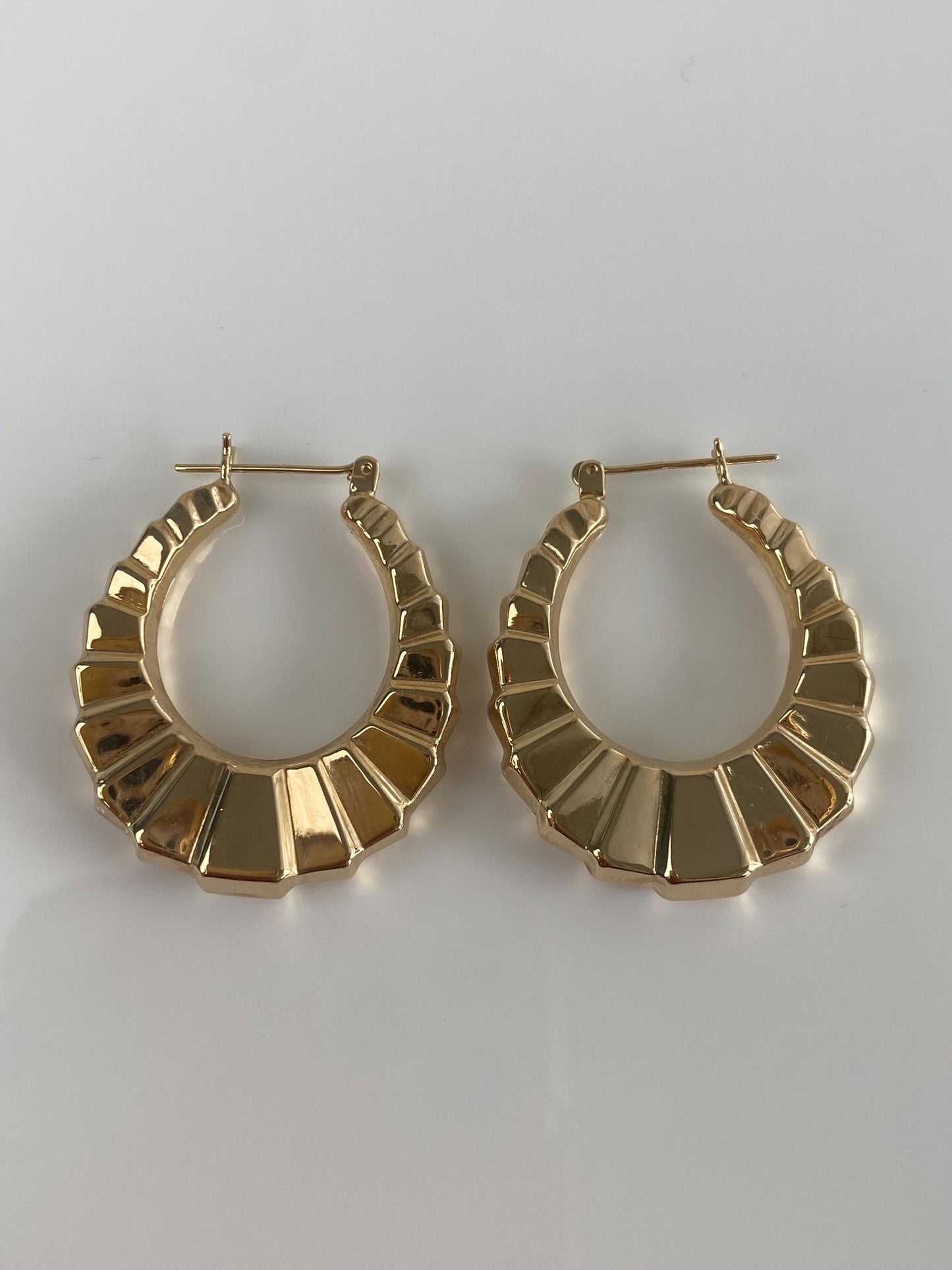 Vintage 14k Yellow Gold Fluted Hoop Earrings