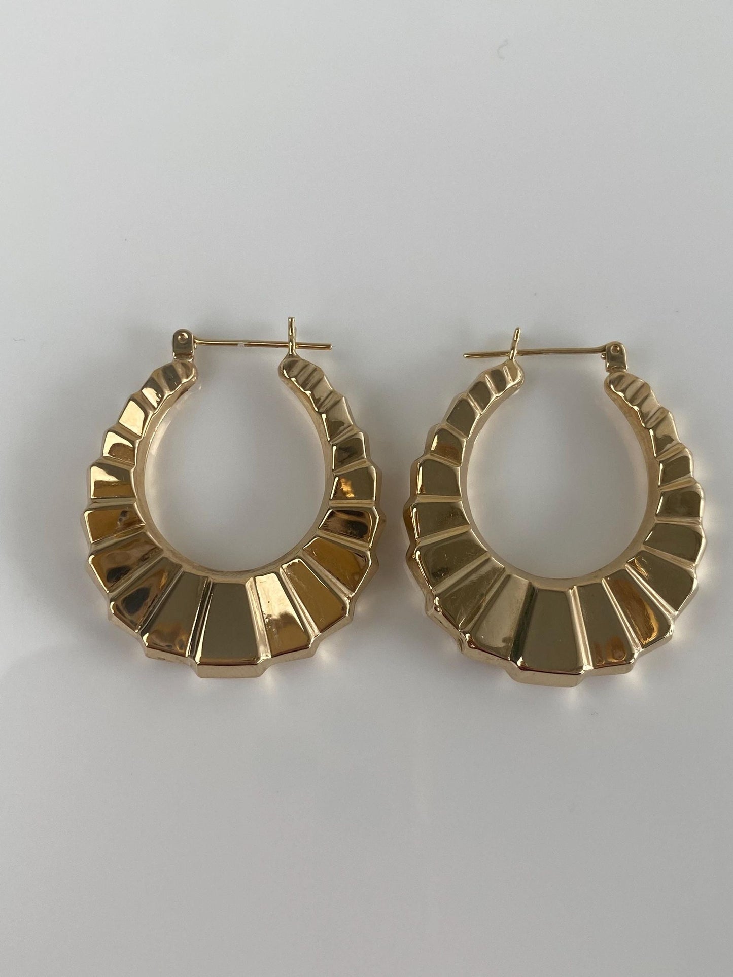 Vintage 14k Yellow Gold Fluted Hoop Earrings