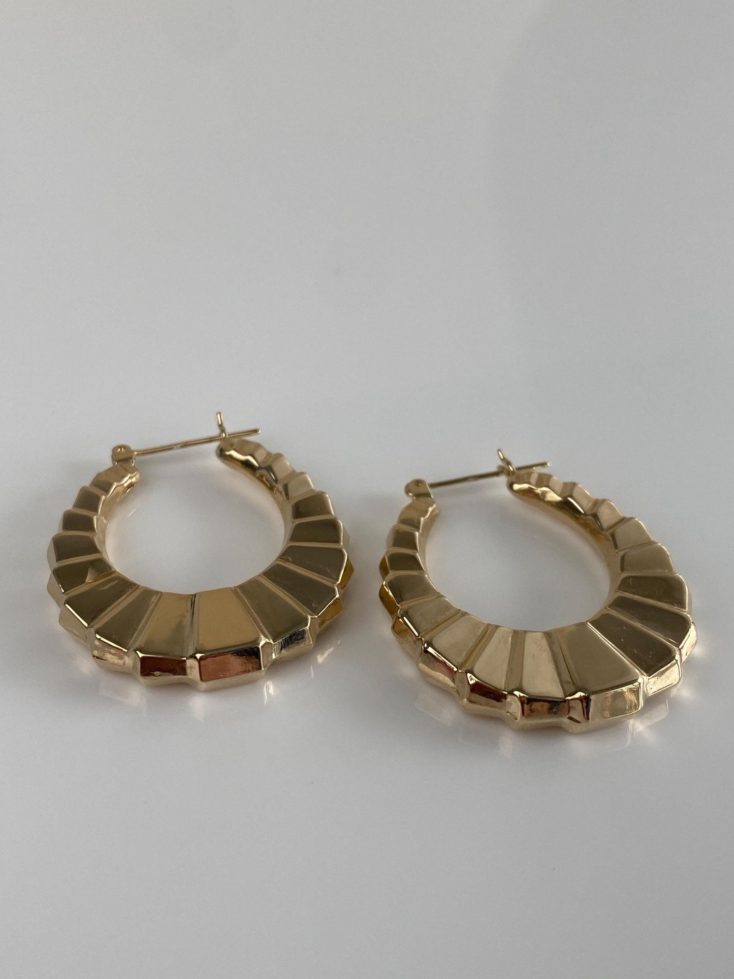 Vintage 14k Yellow Gold Fluted Hoop Earrings