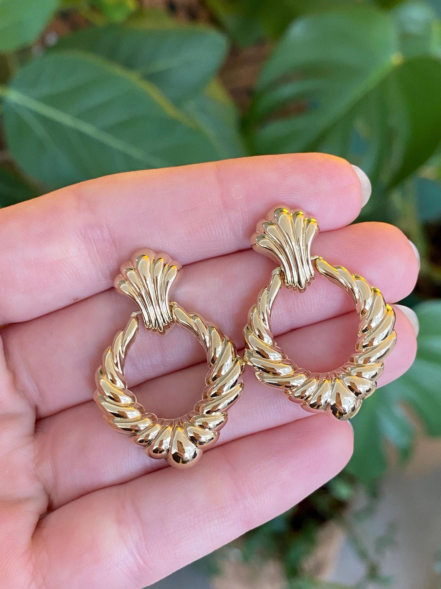 Vintage 14k Yellow Gold Scalloped Dangle Stud Earrings