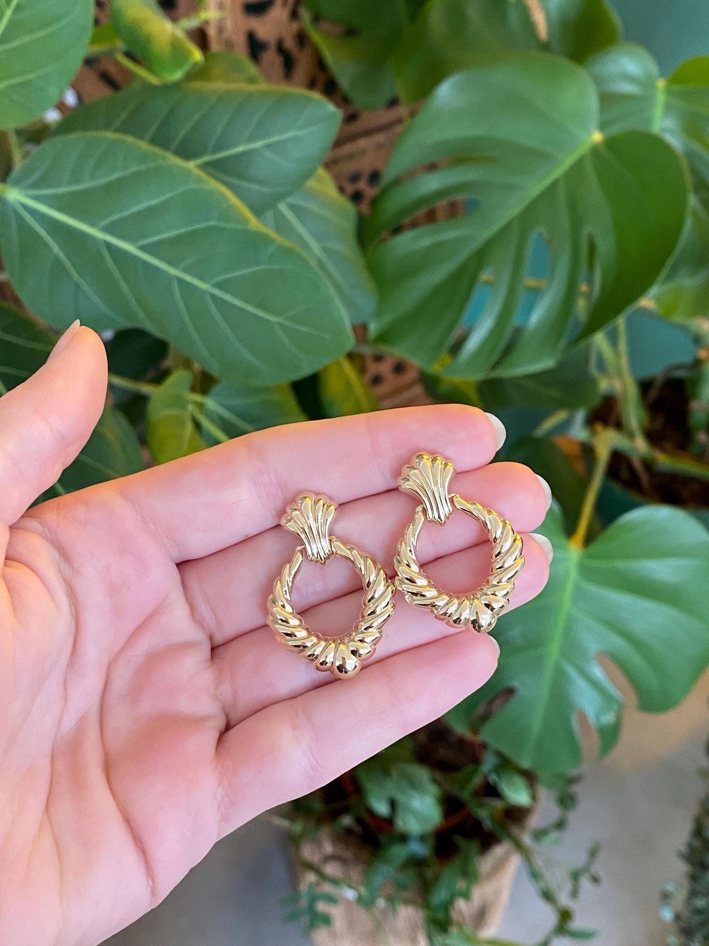 Vintage 14k Yellow Gold Scalloped Dangle Stud Earrings