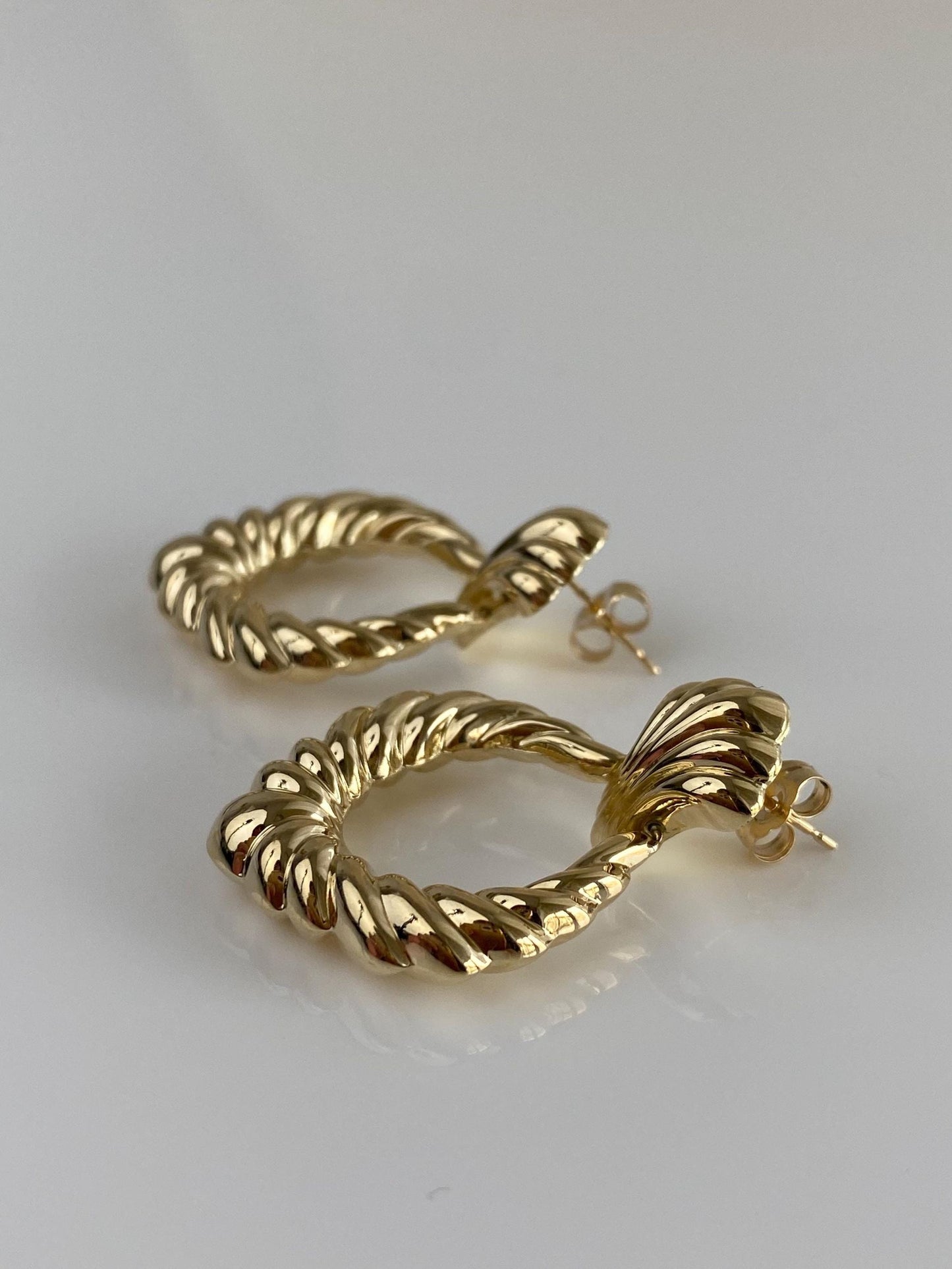 Vintage 14k Yellow Gold Scalloped Dangle Stud Earrings