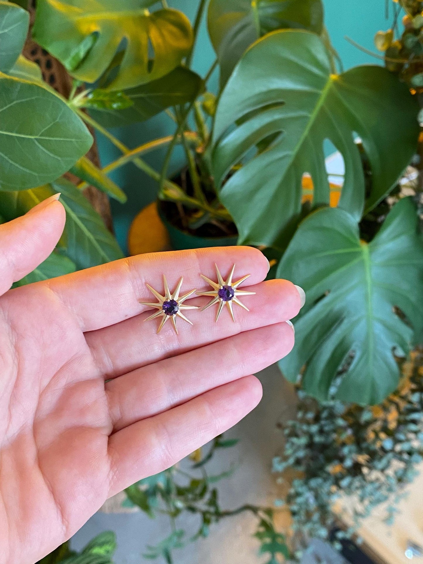 Vintage Solid 14k Yellow Gold Amethyst Starburst Stud Earrings