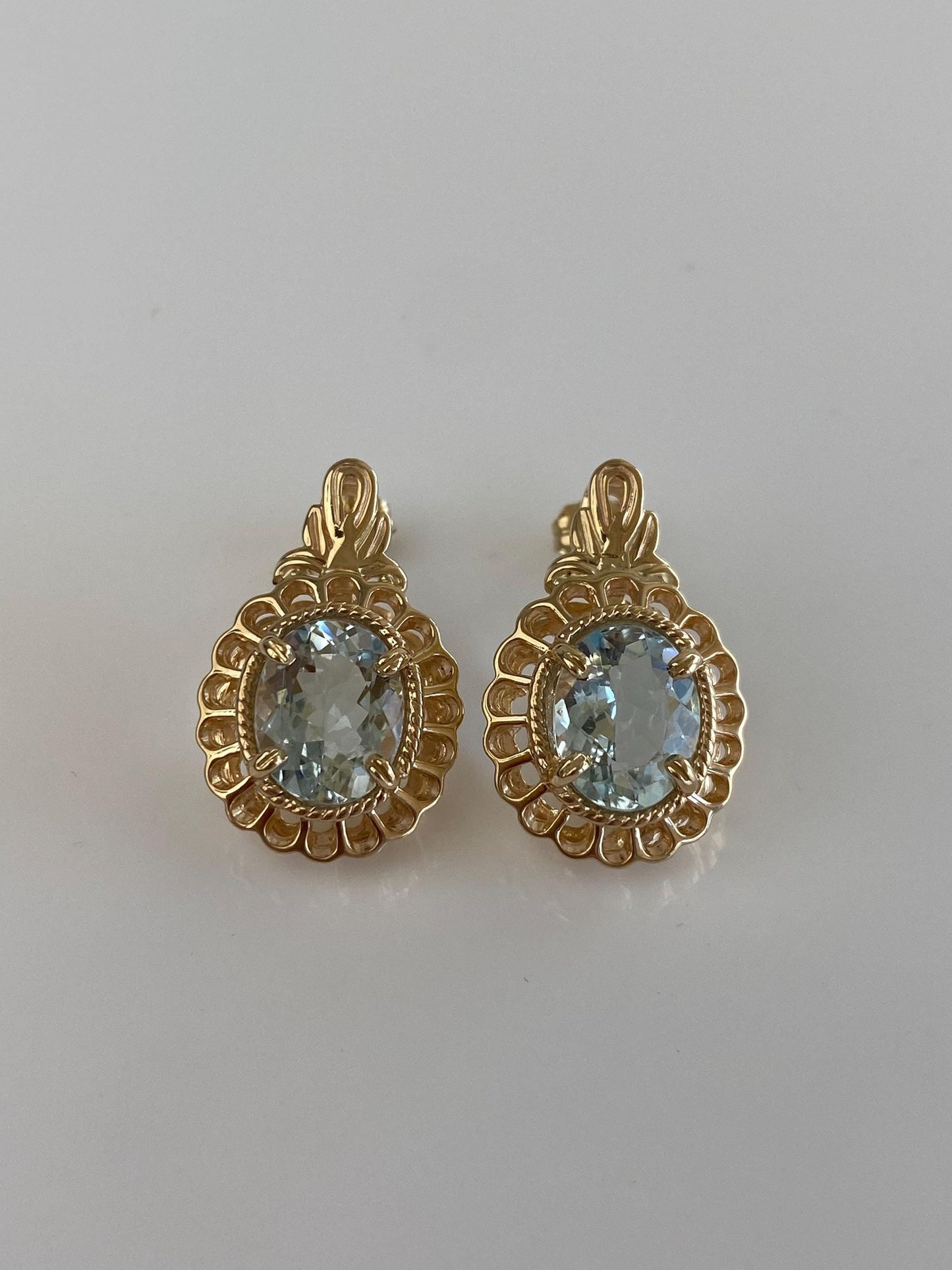Vintage Solid 14k Yellow Gold Aquamarine Drop Earrings