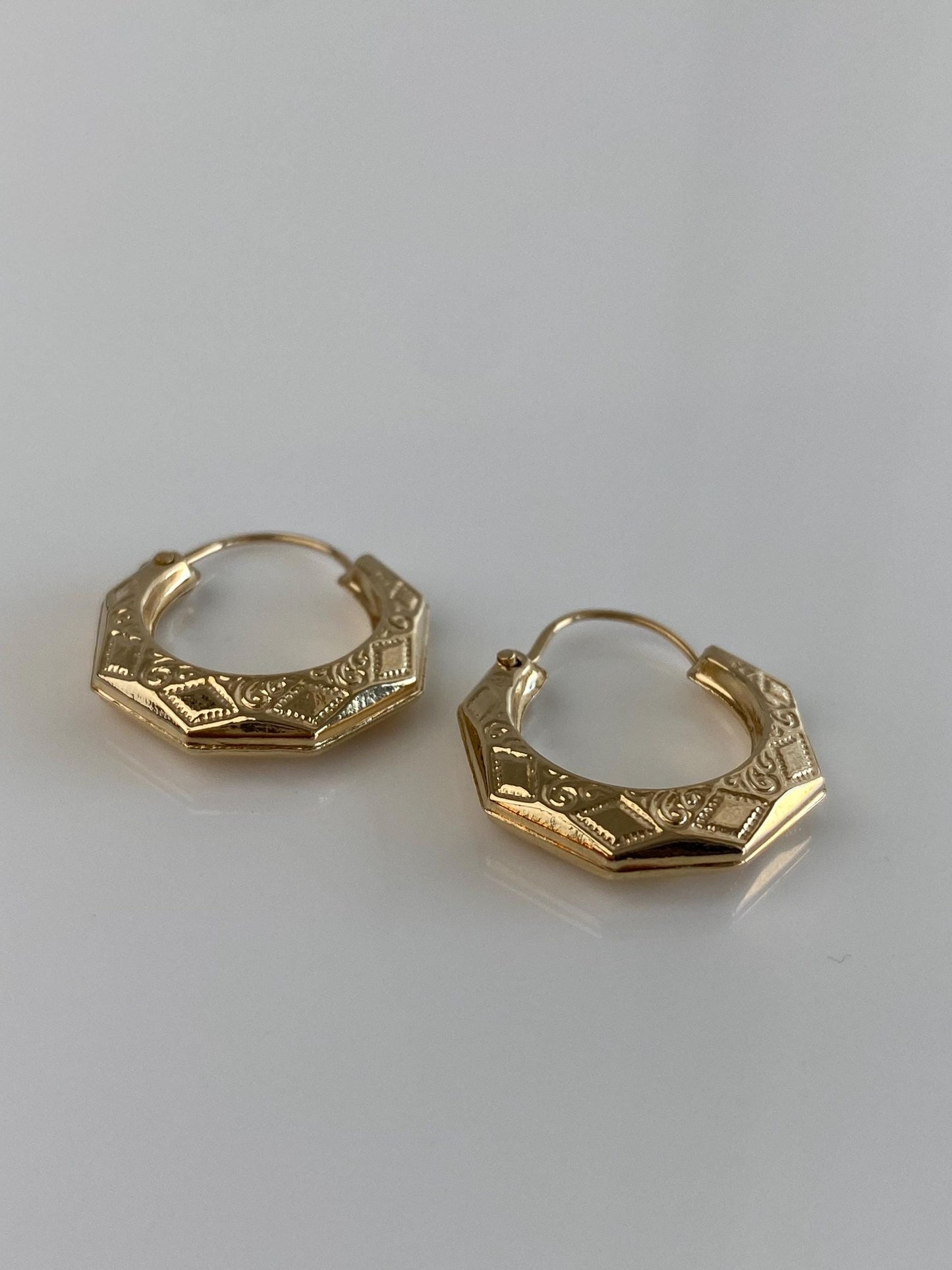 Vintage 14k Yellow Gold Small Pattern Hexagonal Hoop Earrings