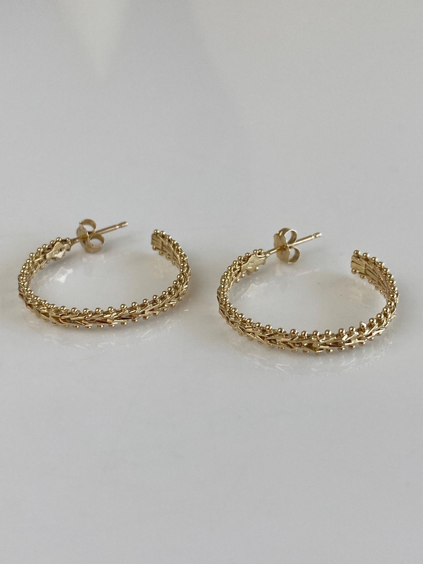 Vintage Solid 14k Yellow Gold Chain Mesh Hoop Earrings