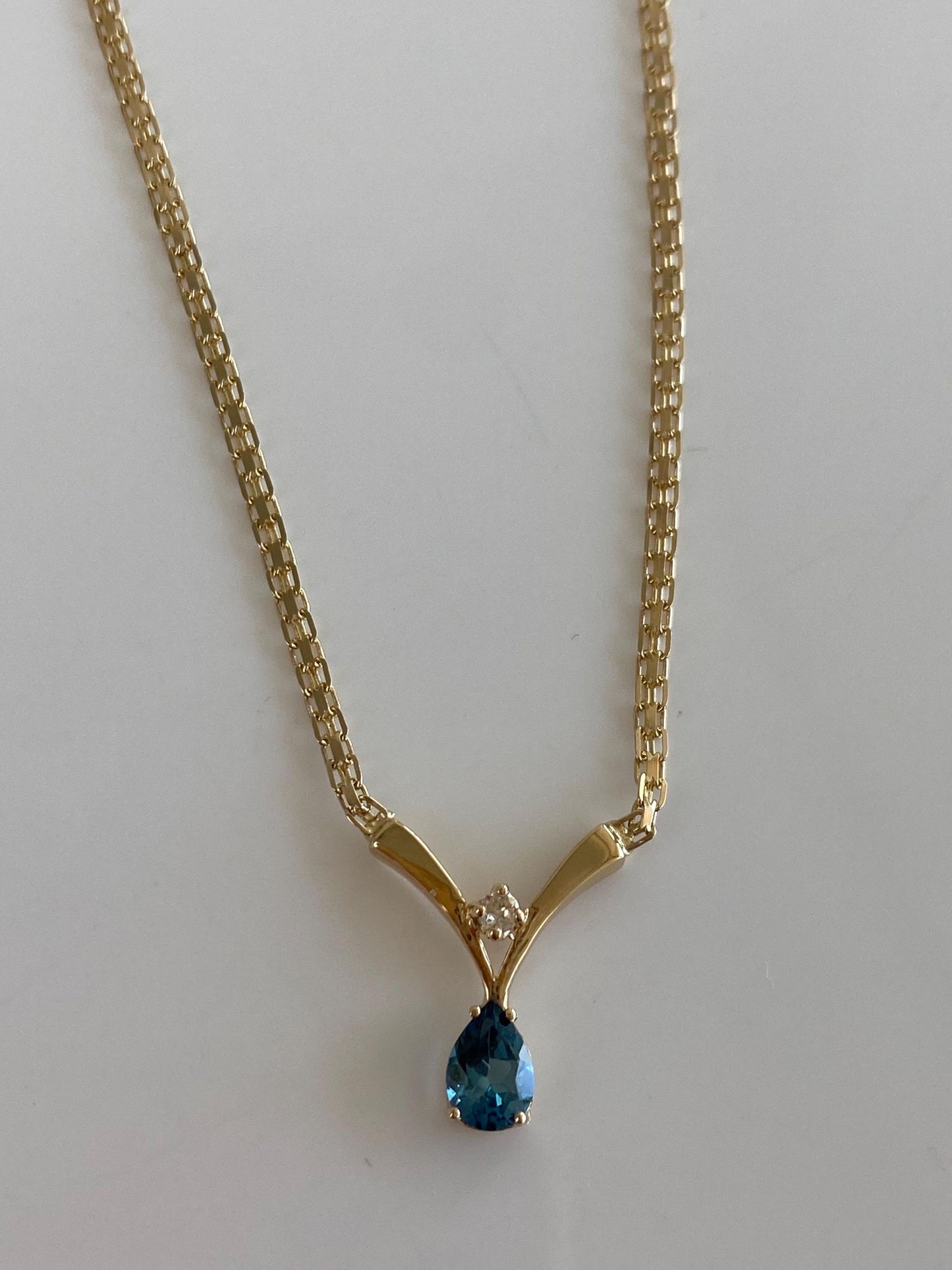 Vintage Solid 14k Yellow Gold Diamond Topaz Bismark Chain Necklace - 16 inches