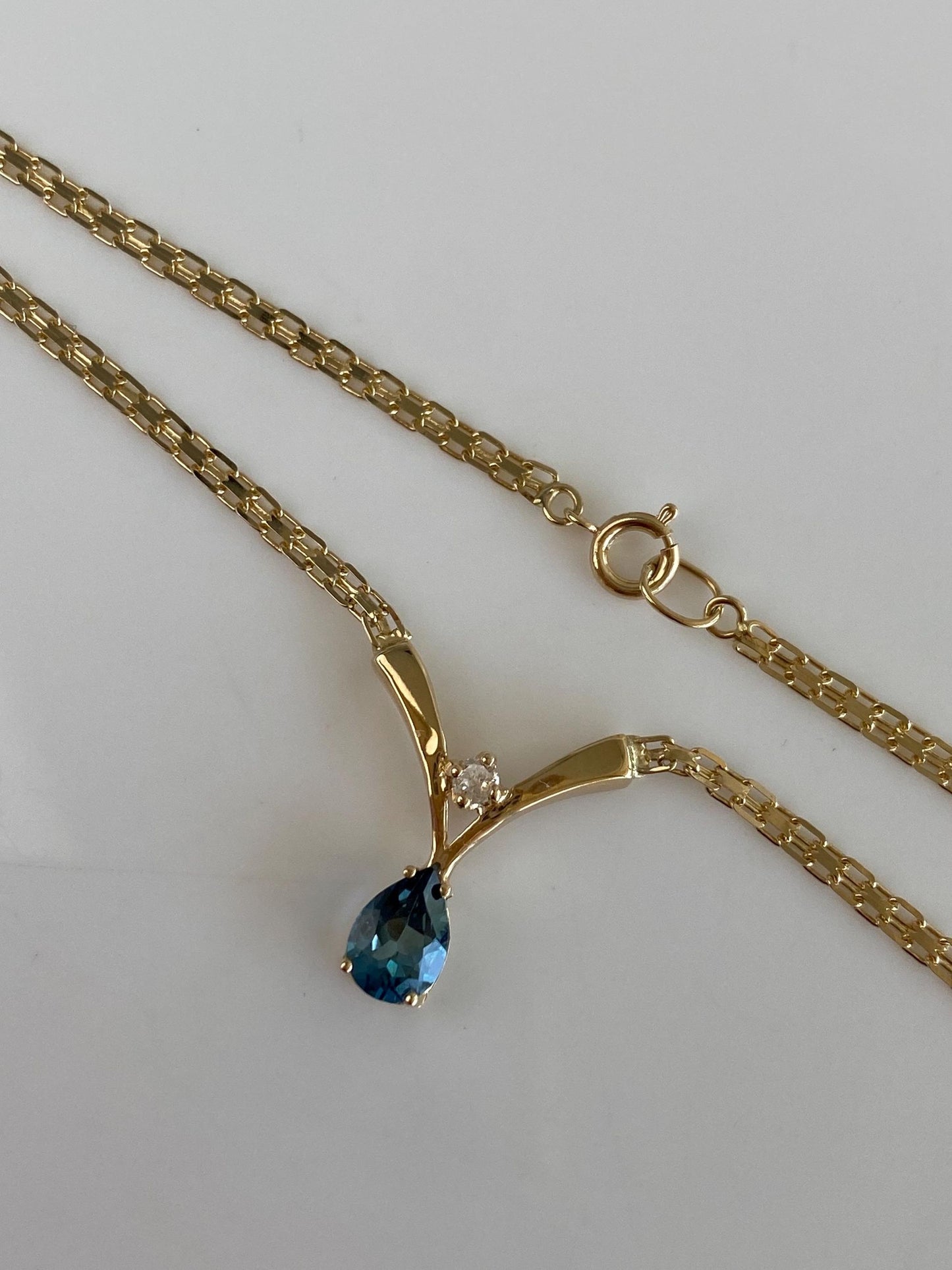 Vintage Solid 14k Yellow Gold Diamond Topaz Bismark Chain Necklace - 16 inches