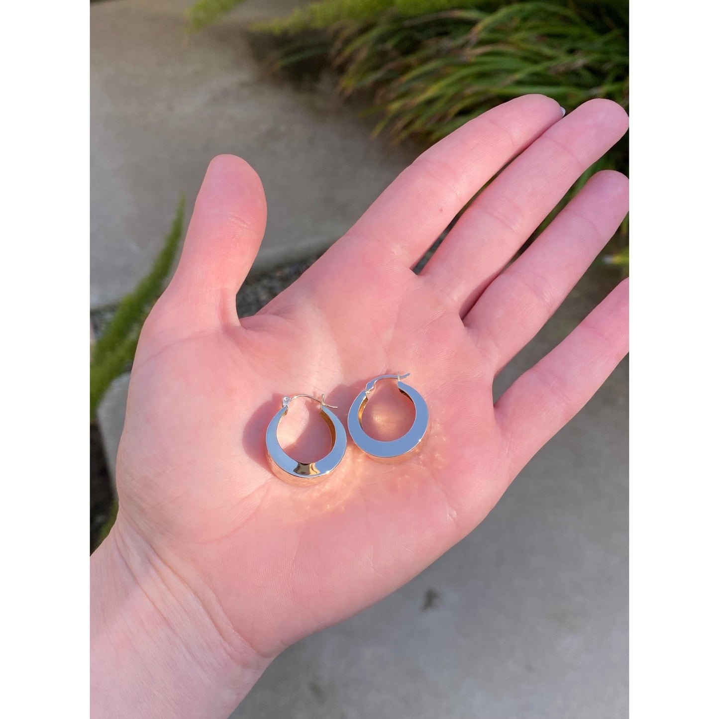 Vintage 14k Yellow Gold Diamond Cut Chunky Hoop Earrings