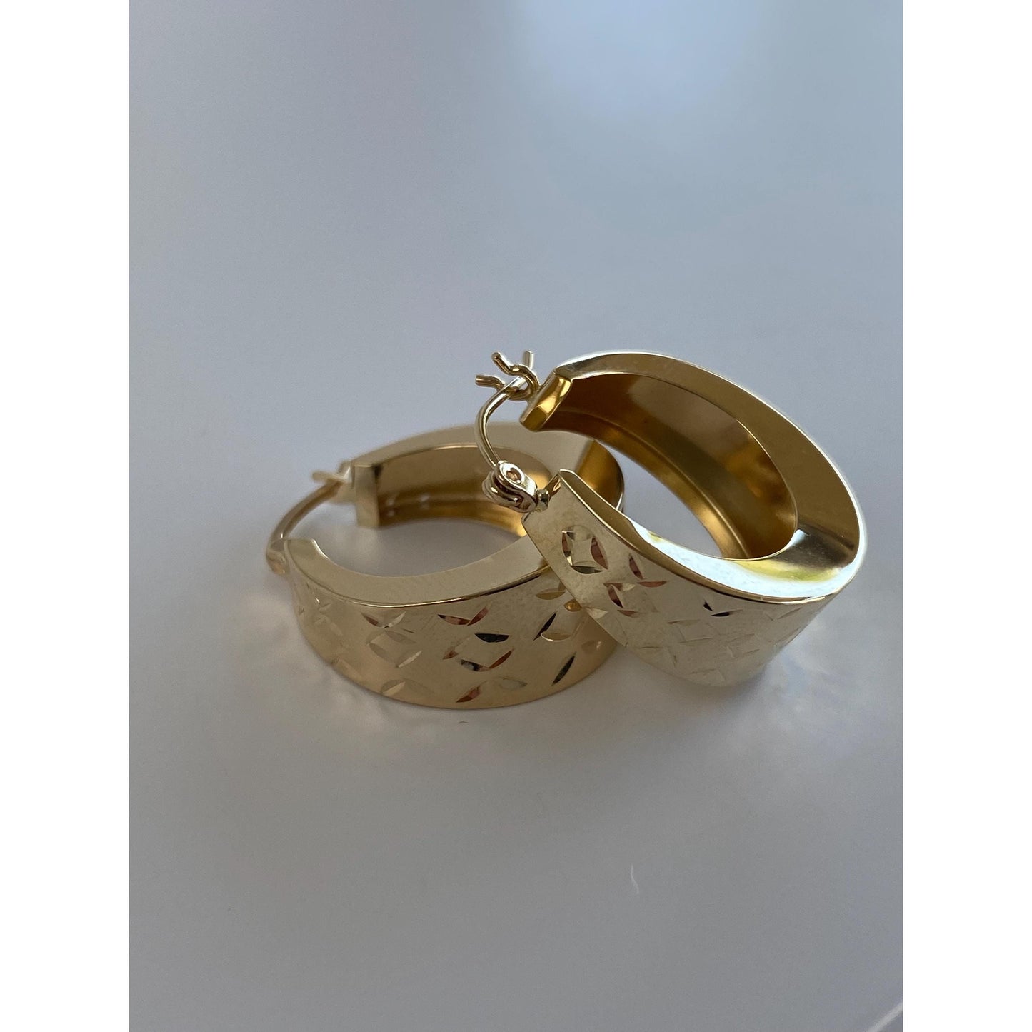 Vintage 14k Yellow Gold Diamond Cut Chunky Hoop Earrings