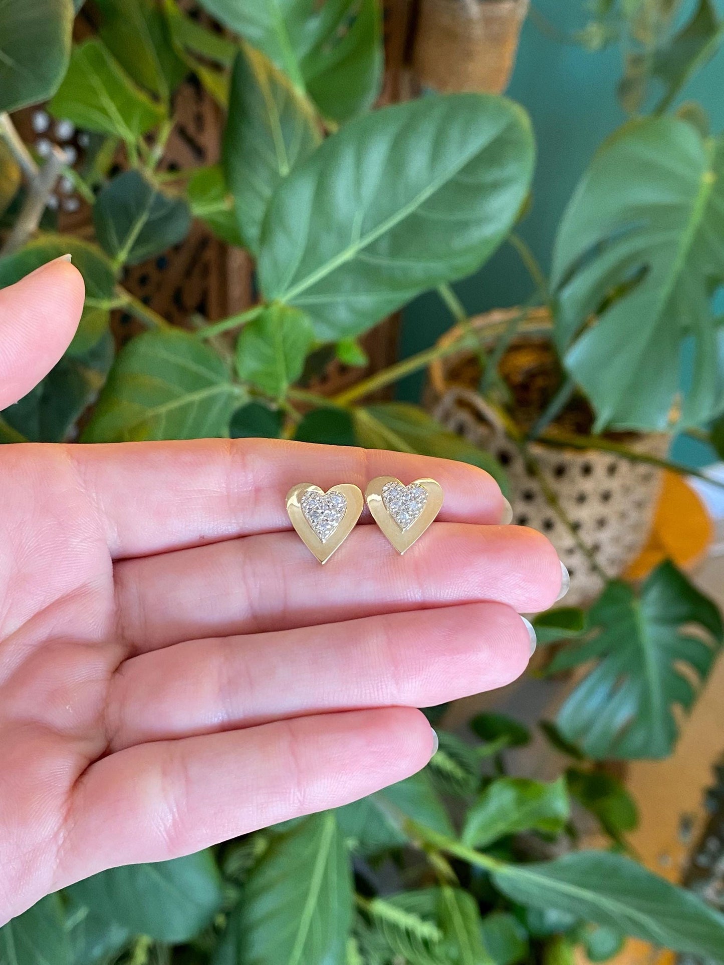 Vintage Solid 14k Yellow Gold Diamond Heart Stud Earrings