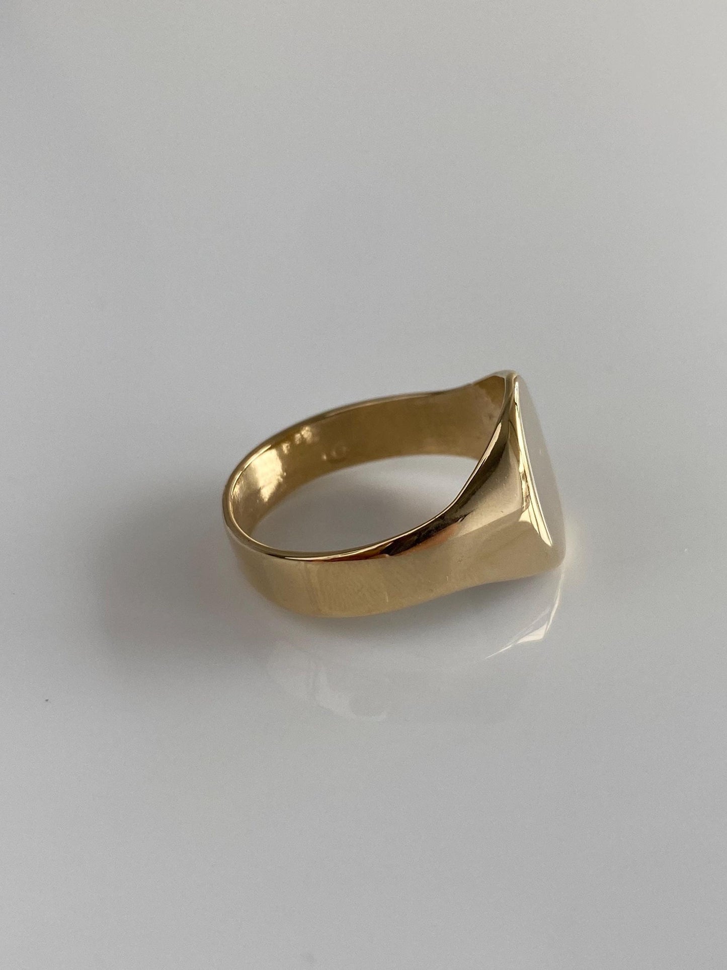 Vintage Solid 14k Yellow Gold Signet Ring - Size 8.75