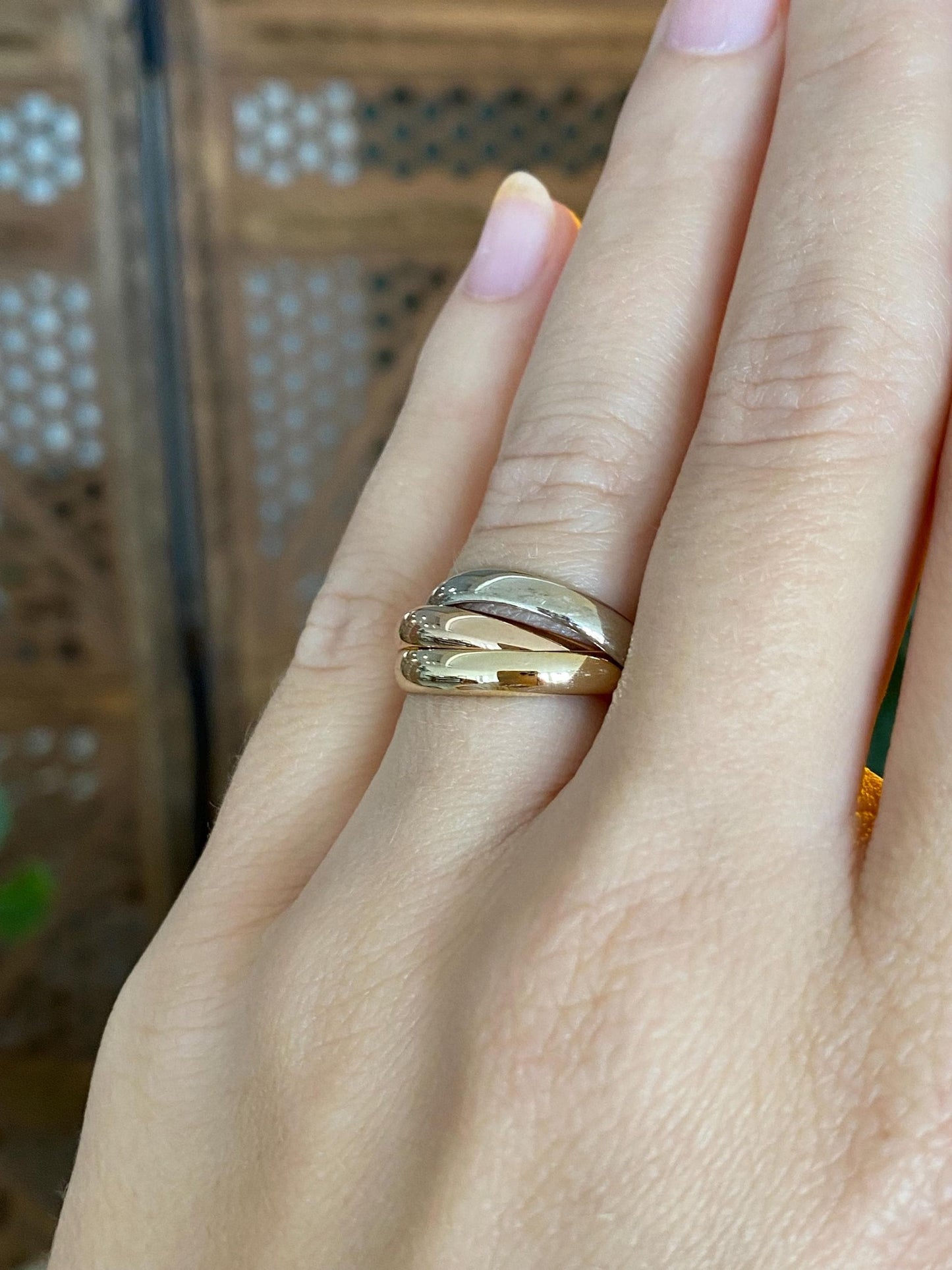 Vintage Solid 18k Tri Tone Gold Rolling Ring Band - Size 5.5
