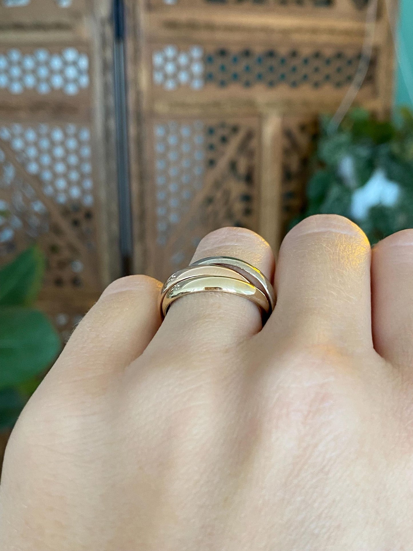 Vintage Solid 18k Tri Tone Gold Rolling Ring Band - Size 5.5