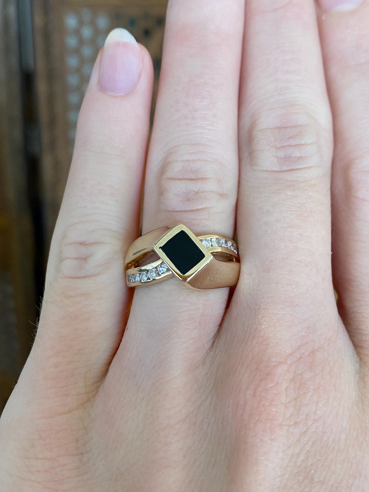 Vintage Solid 14k Yellow Gold Diamond Onyx Inlay Twist Ring - Size 6