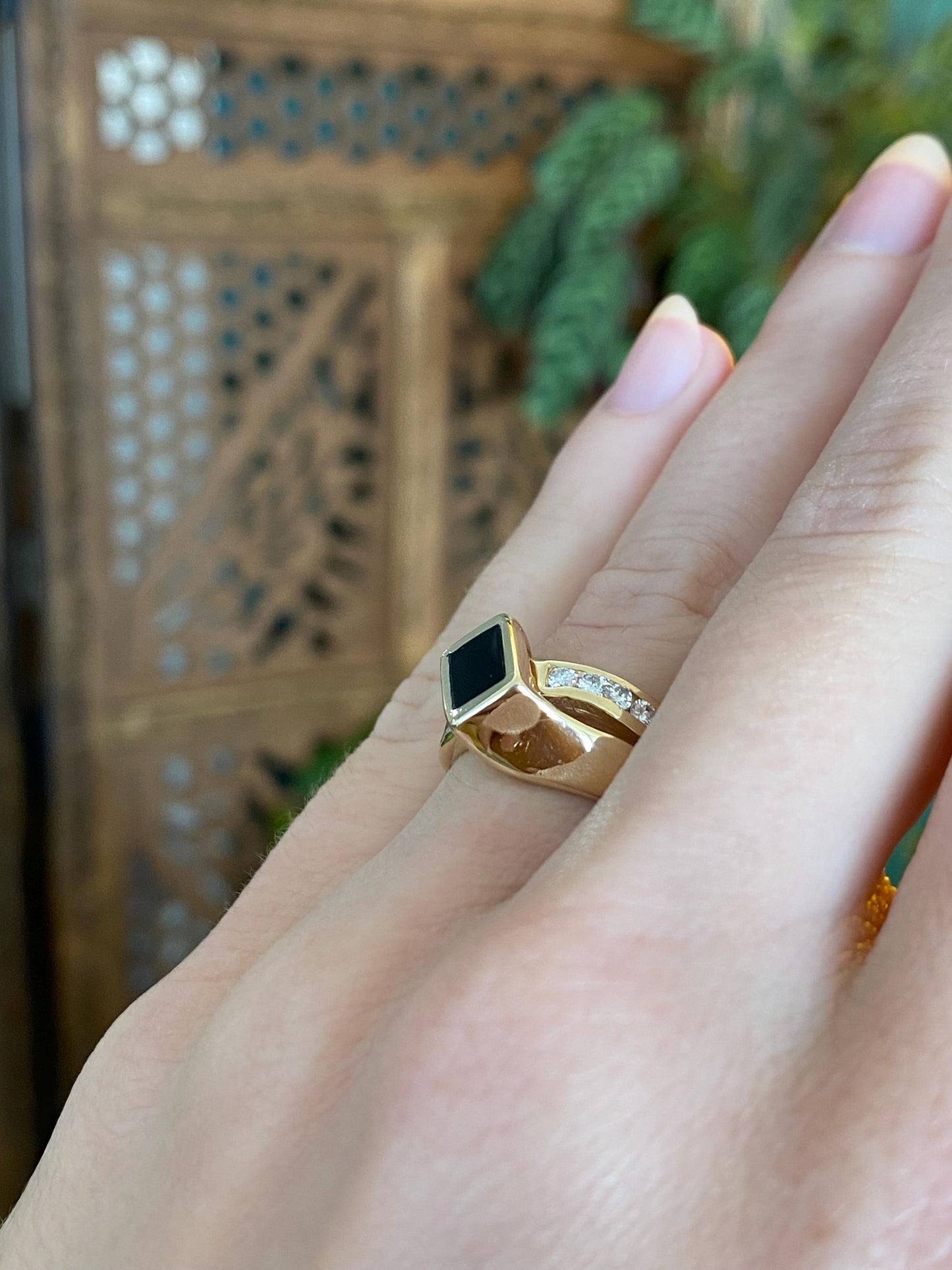 Vintage Solid 14k Yellow Gold Diamond Onyx Inlay Twist Ring - Size 6