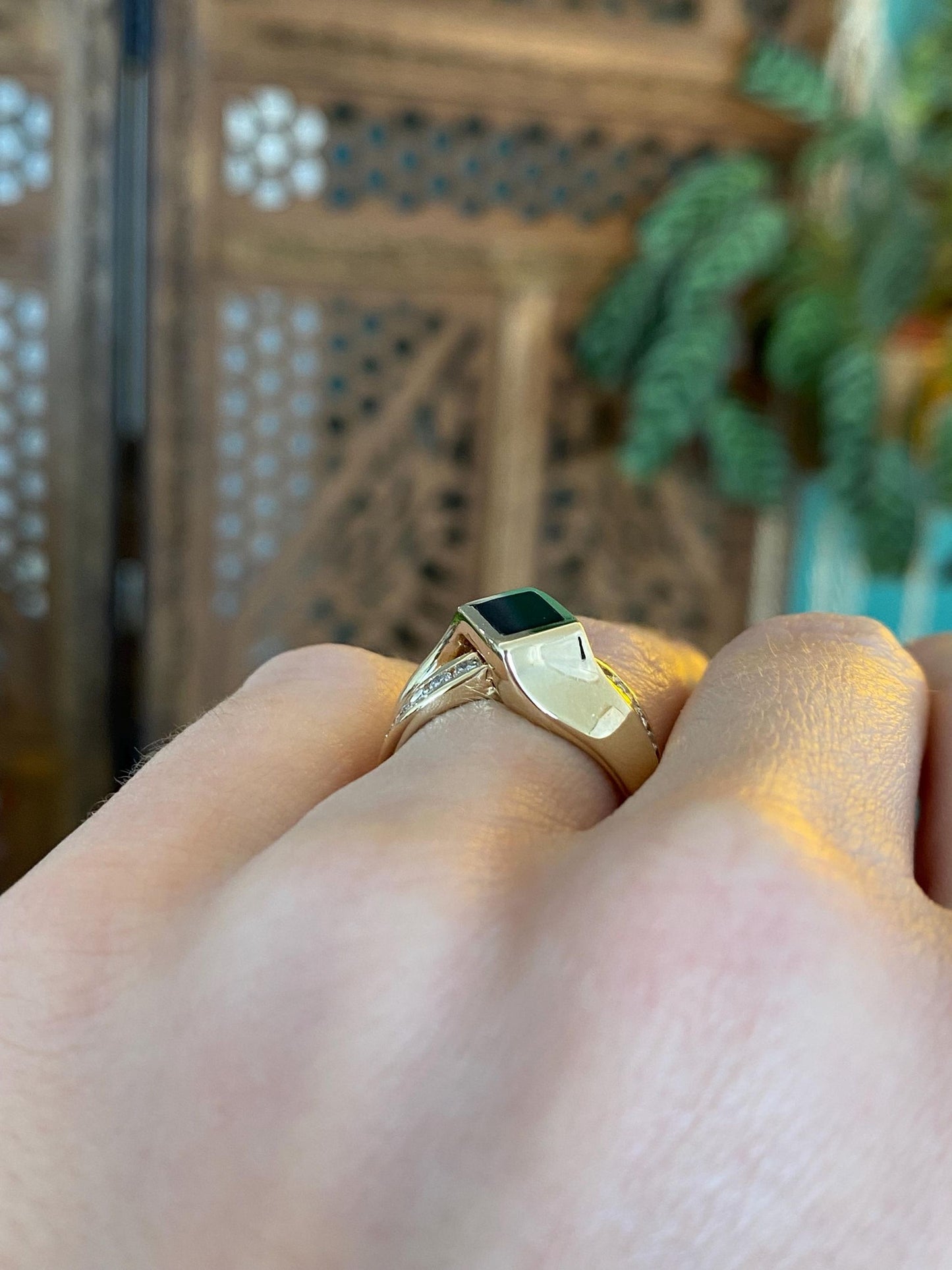 Vintage Solid 14k Yellow Gold Diamond Onyx Inlay Twist Ring - Size 6