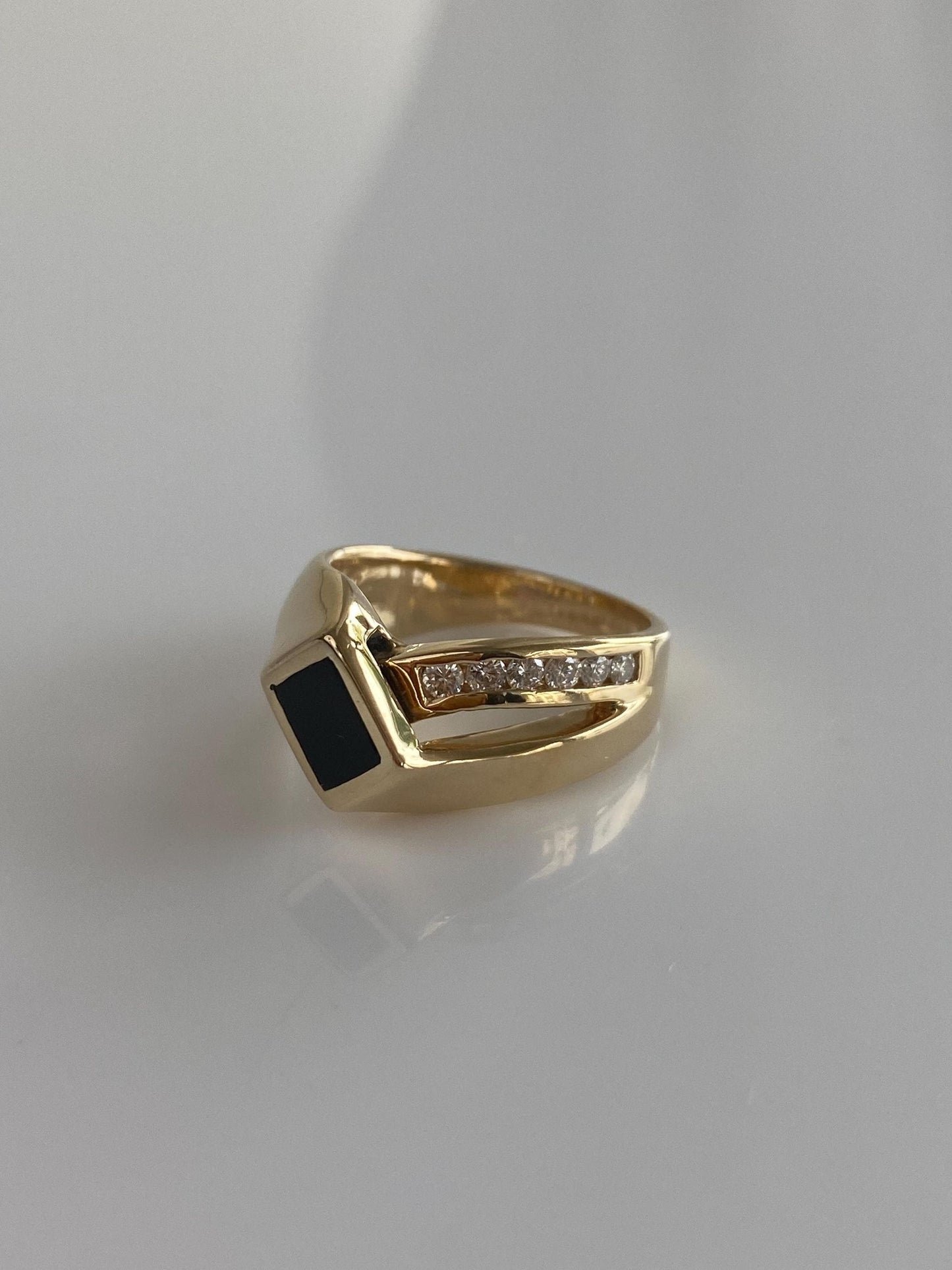 Vintage Solid 14k Yellow Gold Diamond Onyx Inlay Twist Ring - Size 6