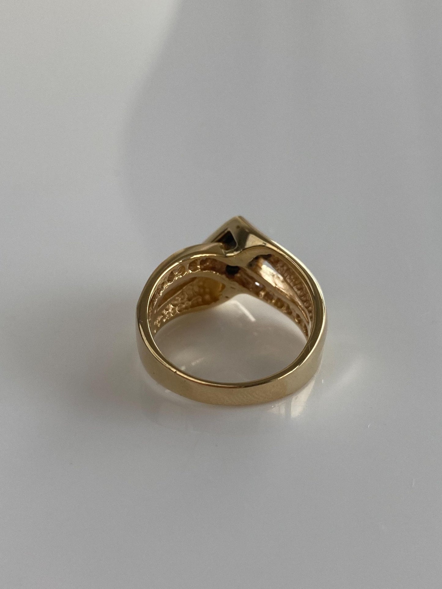 Vintage Solid 14k Yellow Gold Diamond Onyx Inlay Twist Ring - Size 6