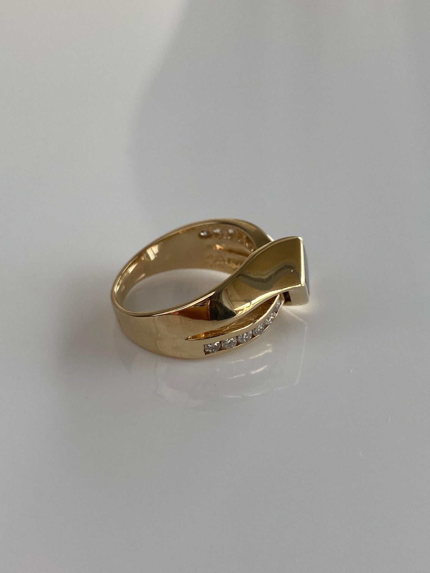 Vintage Solid 14k Yellow Gold Diamond Onyx Inlay Twist Ring - Size 6