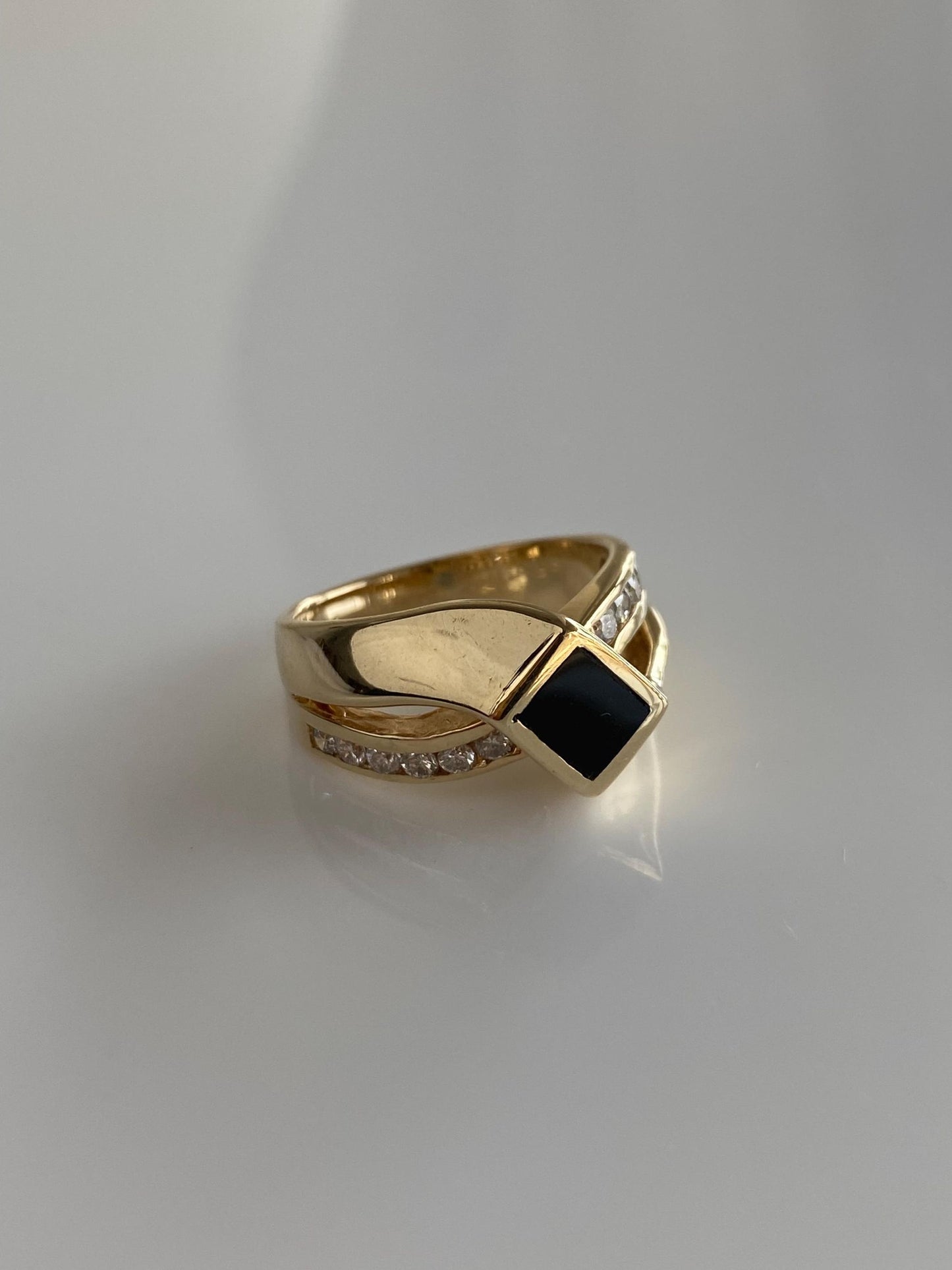 Vintage Solid 14k Yellow Gold Diamond Onyx Inlay Twist Ring - Size 6