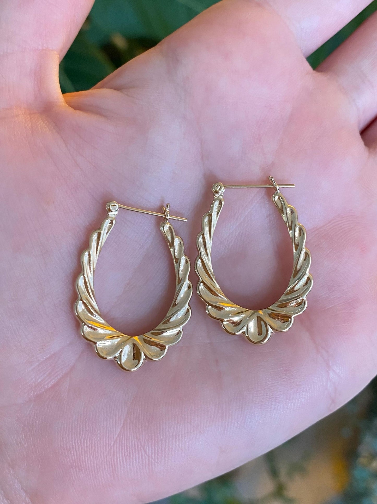 Vintage 14k Yellow Gold Scalloped Wing Design Hoop Earrings
