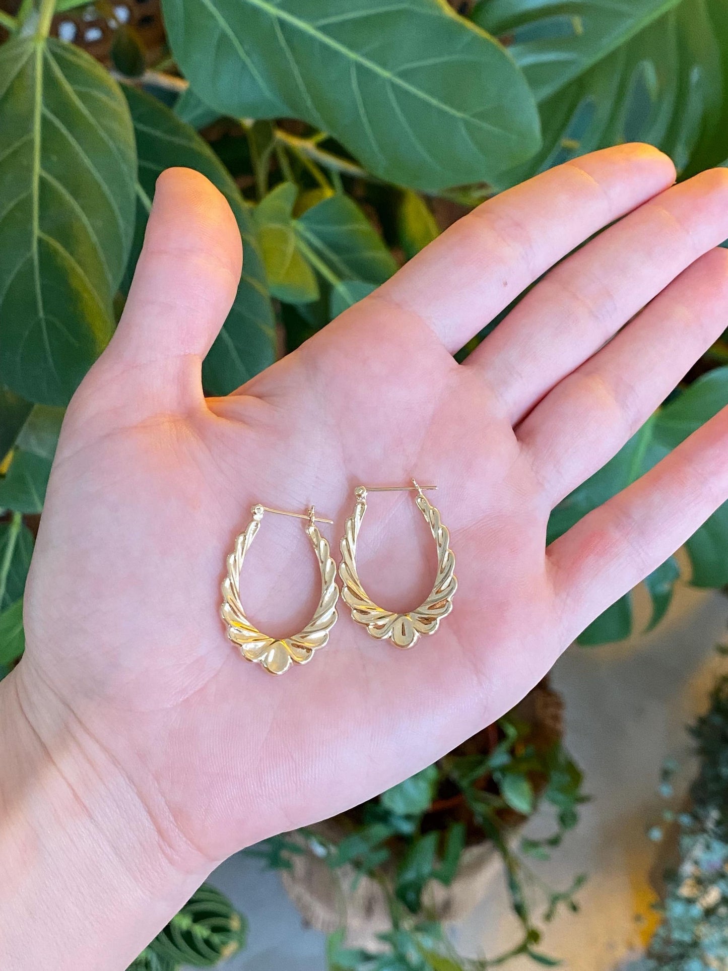 Vintage 14k Yellow Gold Scalloped Wing Design Hoop Earrings