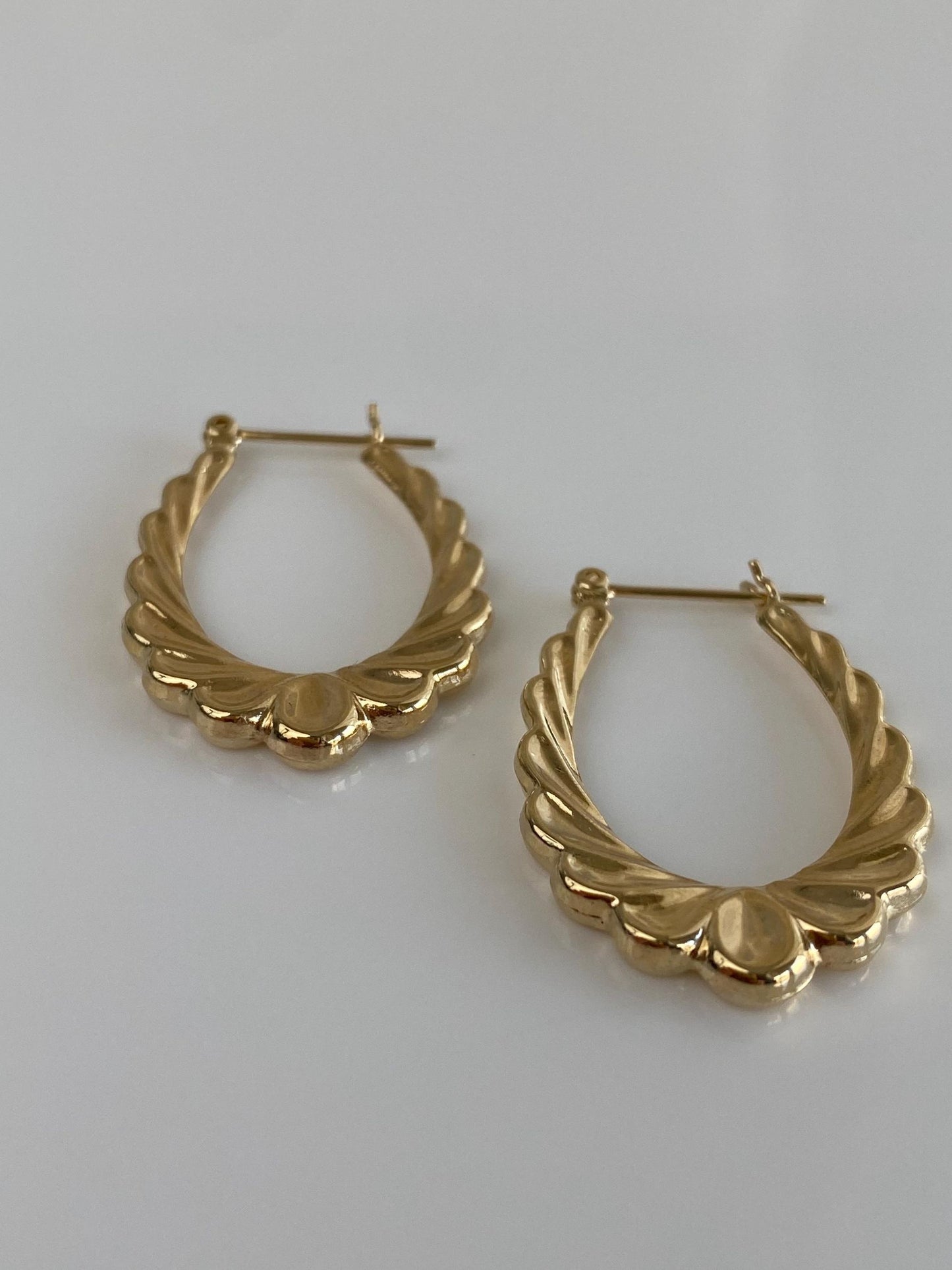 Vintage 14k Yellow Gold Scalloped Wing Design Hoop Earrings