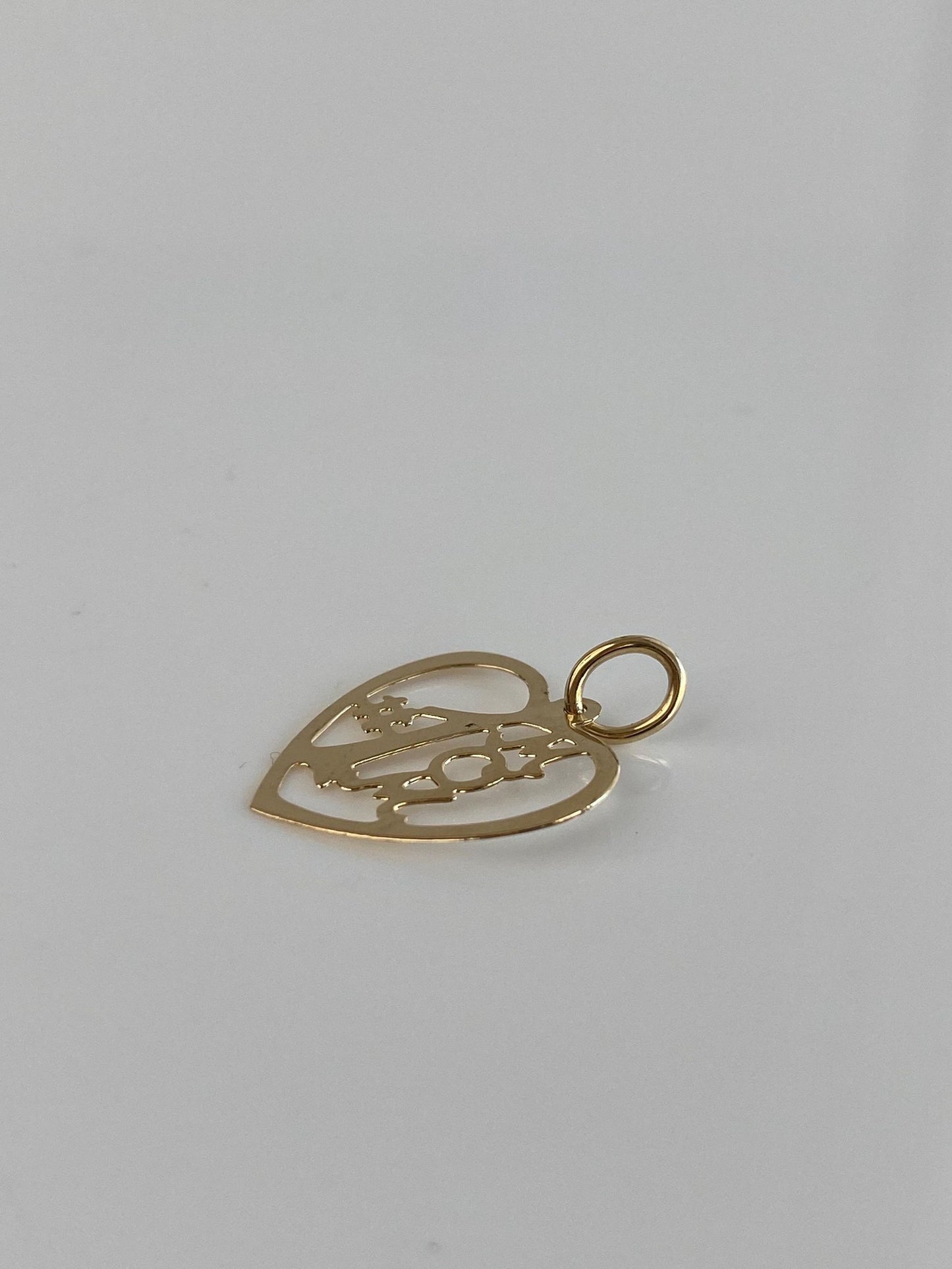 Vintage Solid 14k Yellow Gold #1 Mom Heart Charm