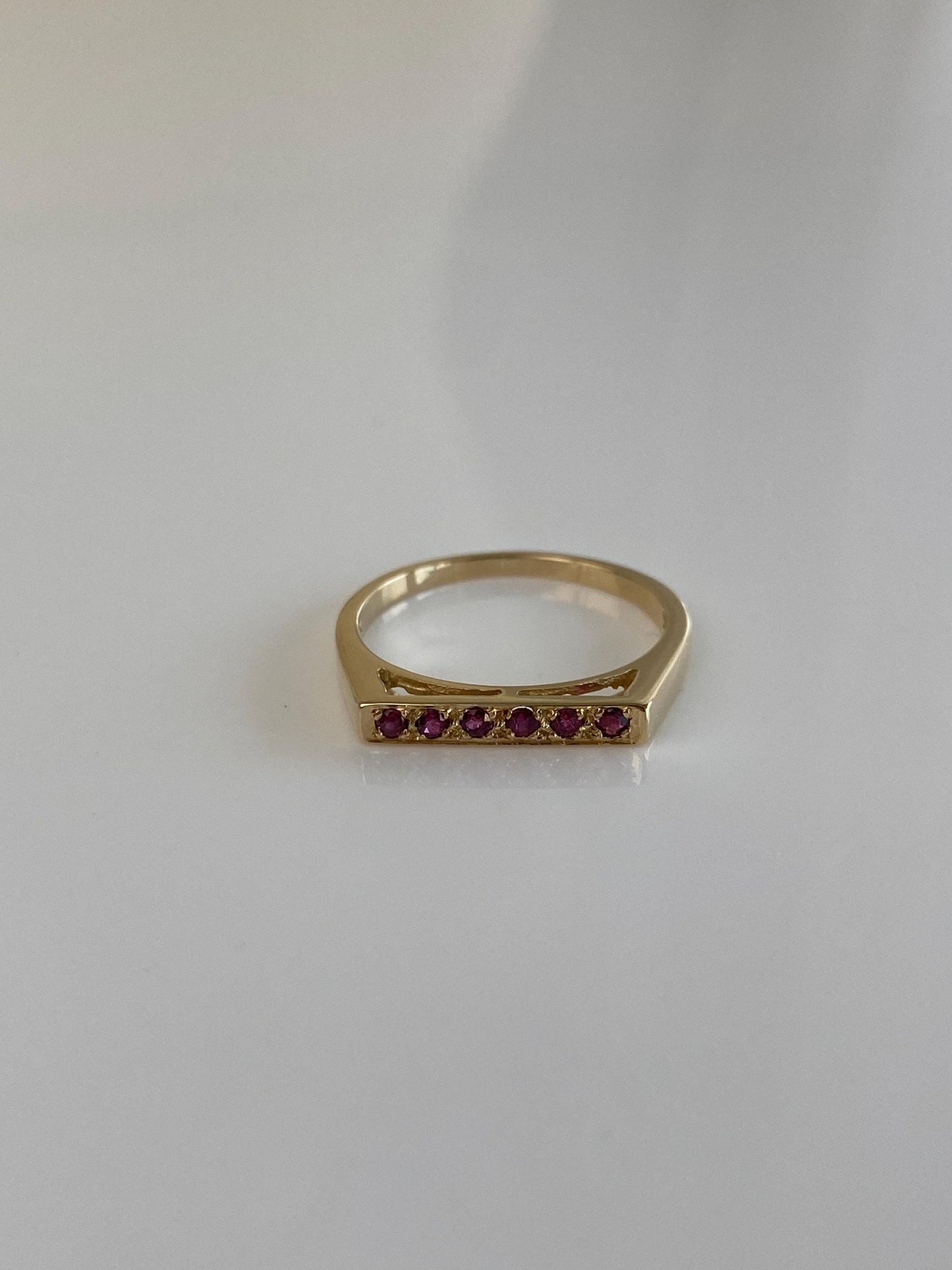Vintage Solid 14k Yellow Gold Red Spinel Ring - Size 5.25